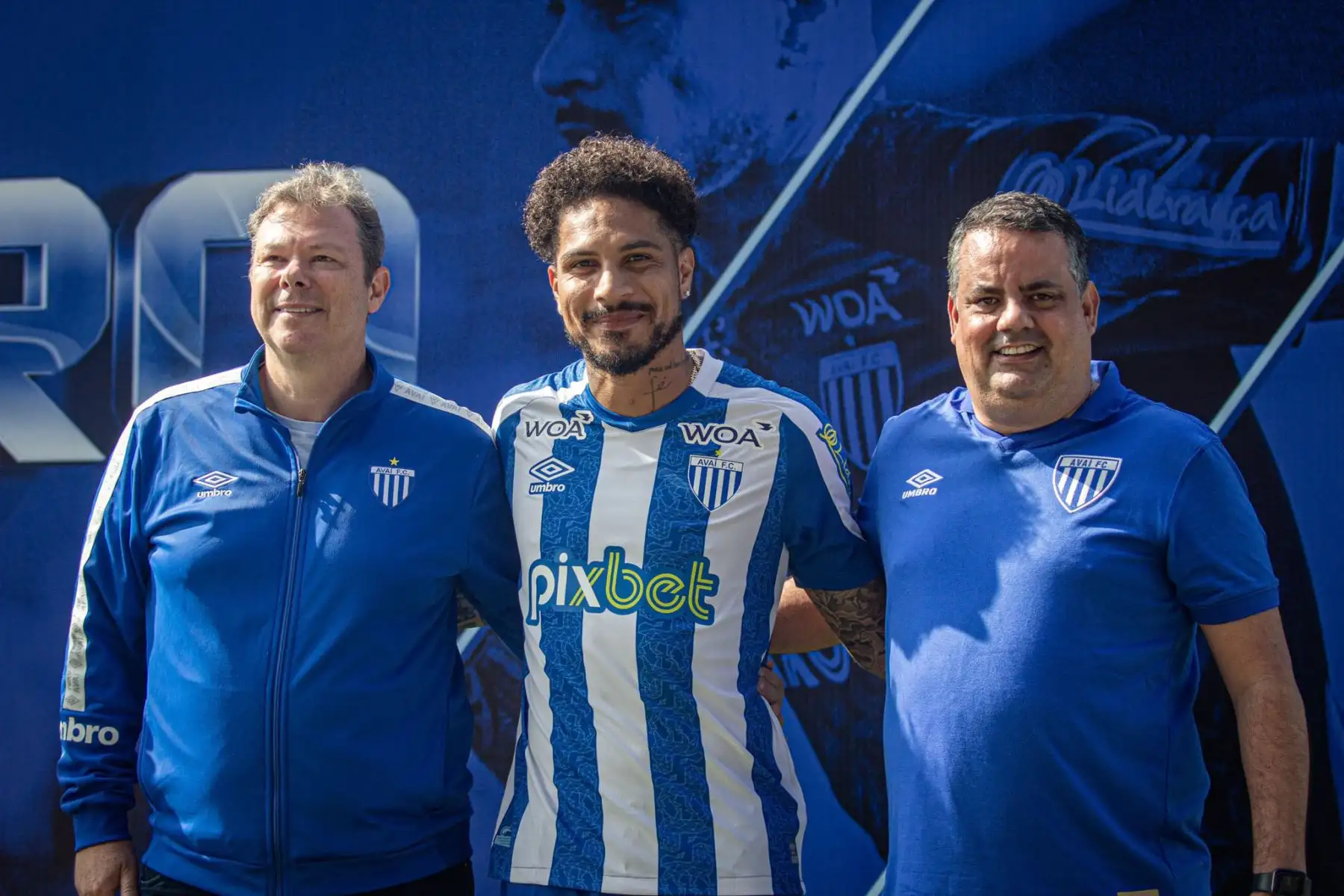 Paolo Guerrero es presentado ante la afición del club Avaí, de cara a los torneos de la serie A de Brasil.
Foto: @AvaiFC