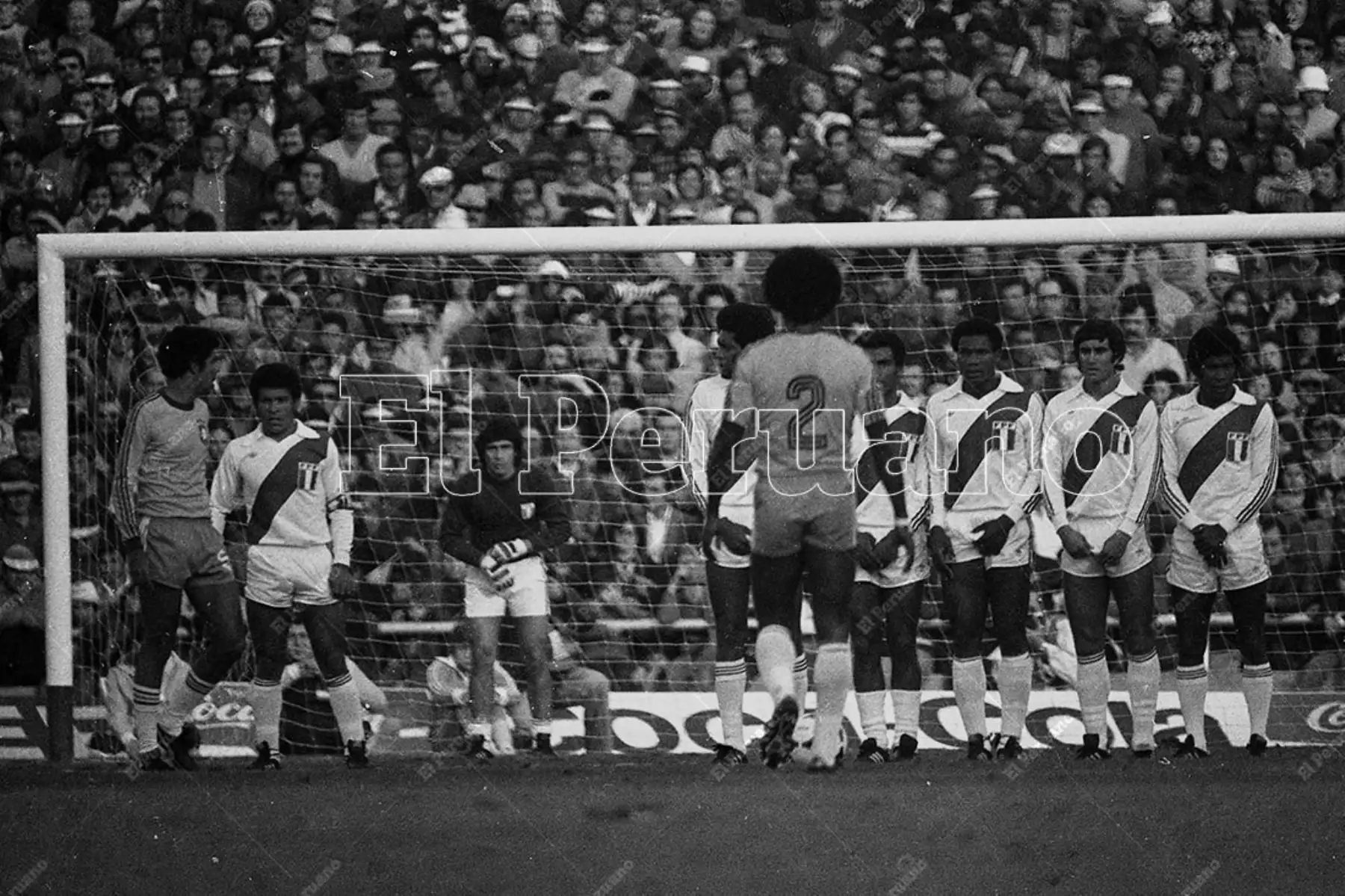 Mendoza - 14 junio 1978 / El arquero Ramón Quiroga en el partido entre Perú y Brasil en la segunda fase del mundial Argentina 78. 
Foto: Archivo Histórico de El Peruano / Rolando Ángeles
