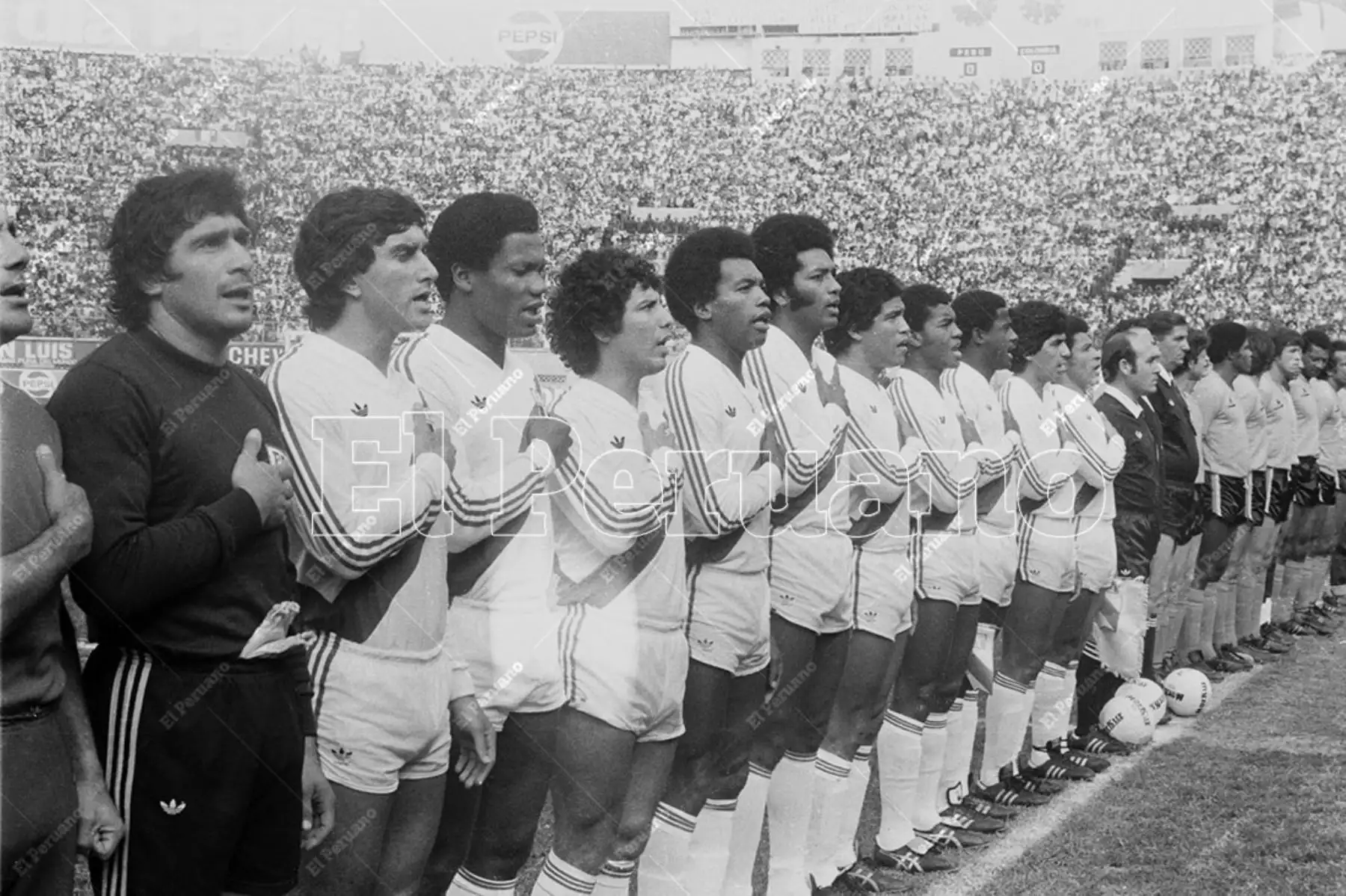 Lima - 16 agosto 1981 / Ramón Quiroga en la formación de la selección peruana de fútbol que venció a  Colombia por 2-0 en las eliminatorias  para el mundial de España 82. 
Foto: Archivo Histórico de El Peruano / Oswaldo Sánchez