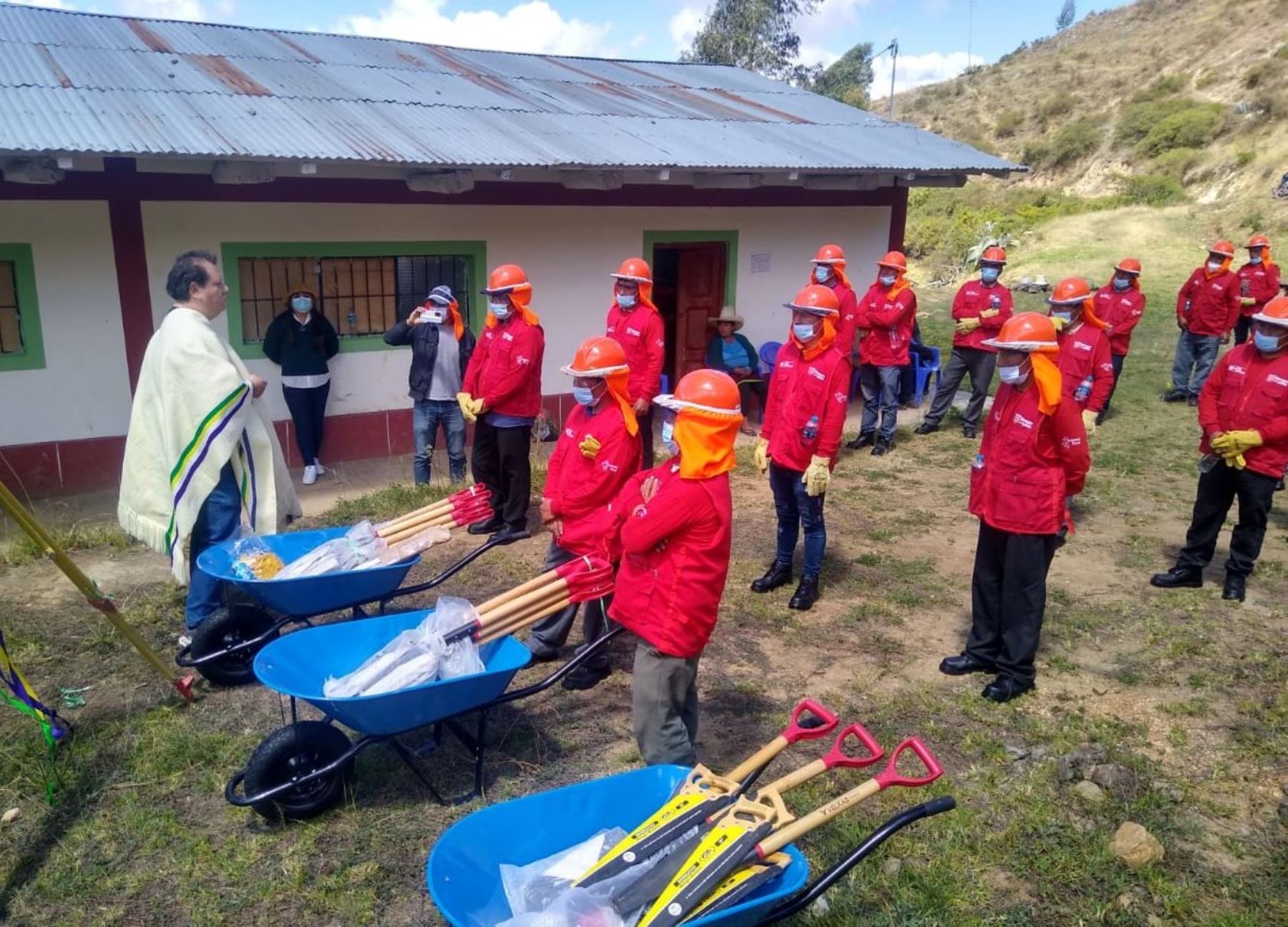 Trabajadores temporales del programa Lurawi Perú. Foto: ANDINA/difusión.
