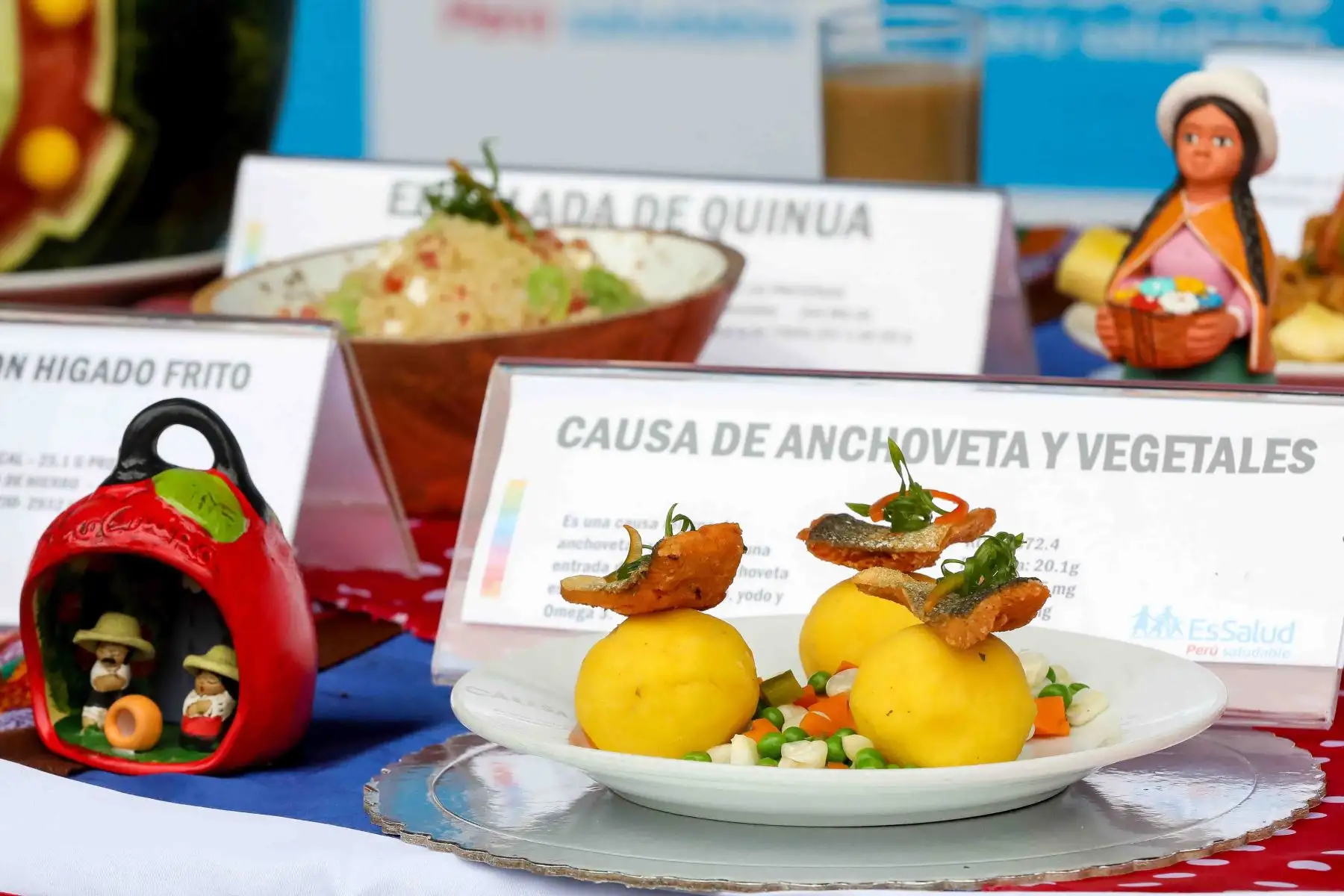 Este buffet regional incluye superalimentos que contienen nutrientes en mayor cantidad que otros. Estos aportan mayores beneficios a la salud consumiéndolos en menores porciones, evitando así los excesos en estas celebraciones. Foto: ANDINA/EsSalud