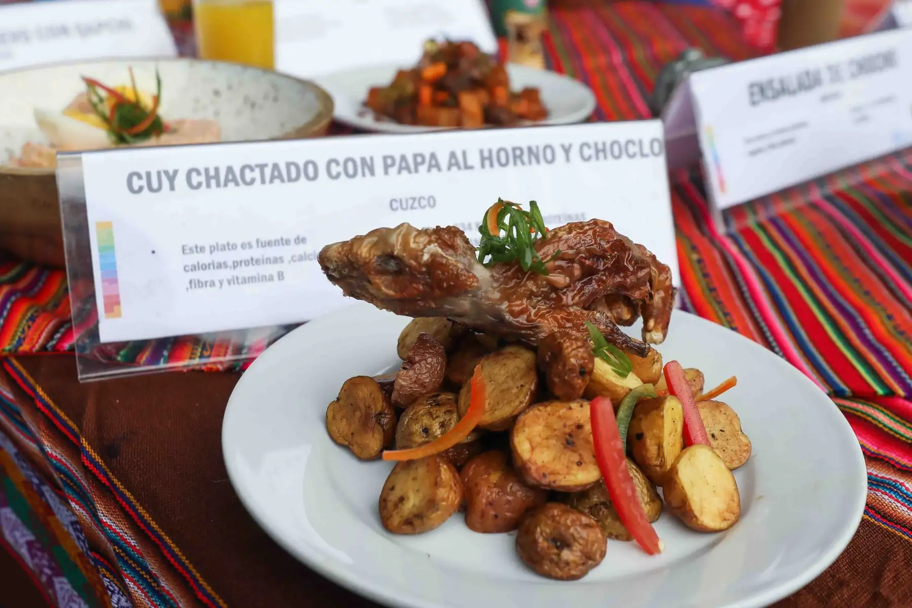 Este buffet regional incluye superalimentos que contienen nutrientes en mayor cantidad que otros. Estos aportan mayores beneficios a la salud consumiéndolos en menores porciones, evitando así los excesos en estas celebraciones. Foto: ANDINA/EsSalud