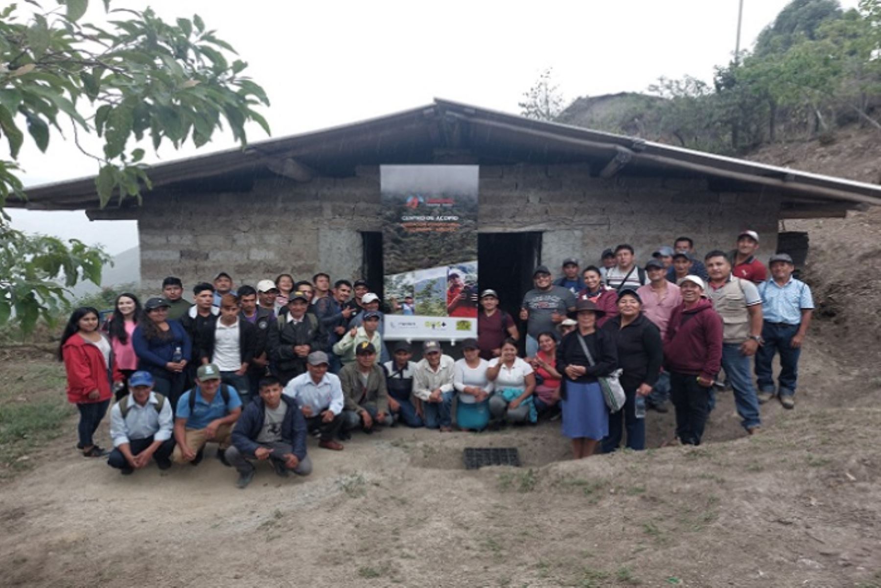Naturaleza y Cultura Internacional, con sede en Perú y Ecuador, se comprometieron a impulsar la comercialización de la tara en la agenda de trabajo binacional, con el apoyo de los gobiernos provinciales y cantonales.