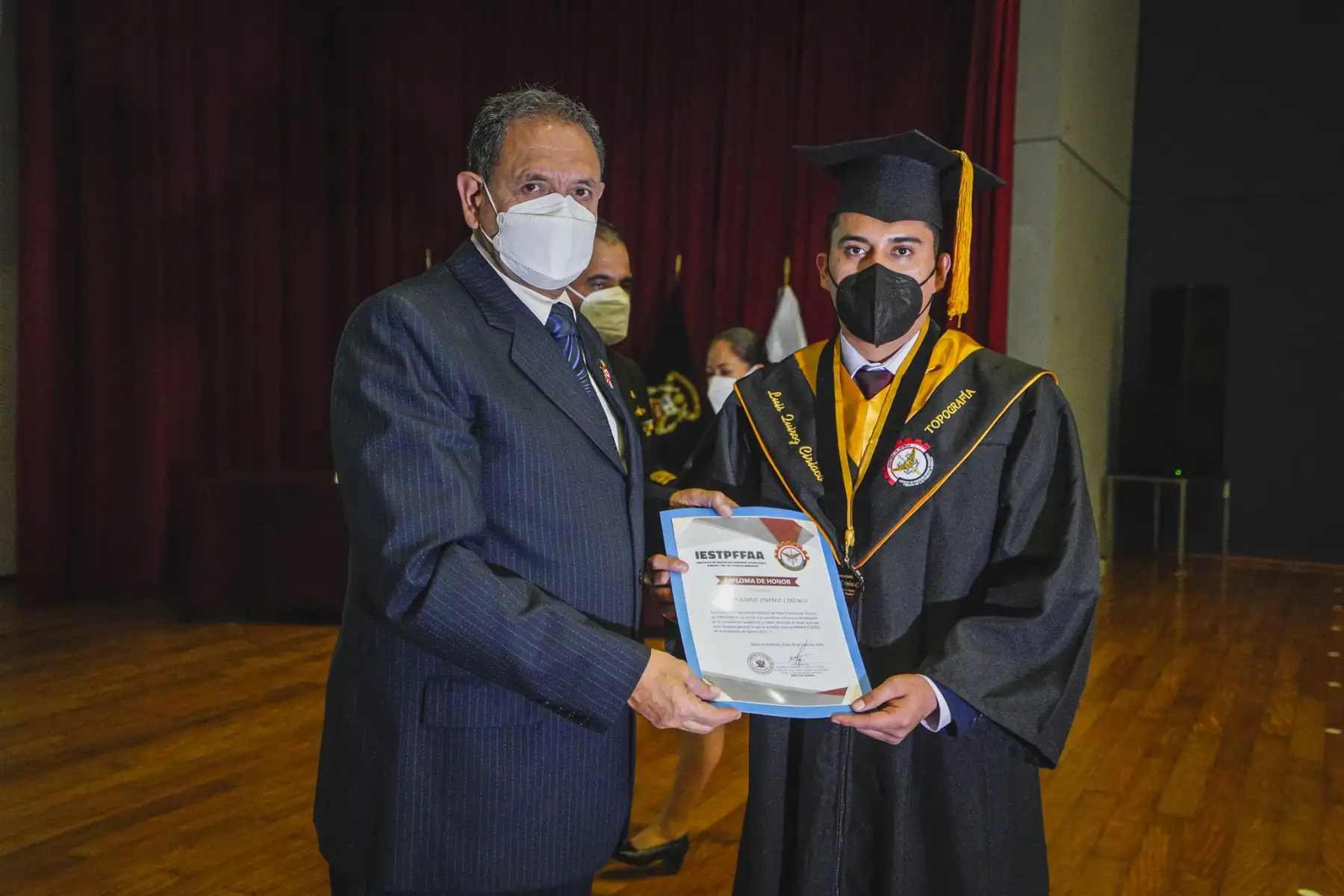 Un total de 135 jóvenes que hicieron el Servicio Militar Voluntario se graduaron como profesionales técnicos de la IX Promoción “Teniente Coronel EP Jesús Summer Romero Flores, del Instituto de Educación Superior Tecnológico Público de las Fuerzas Armadas (IESTPFFAA), entidad adscrita del Ministerio de Defensa.
Foto: Mindef