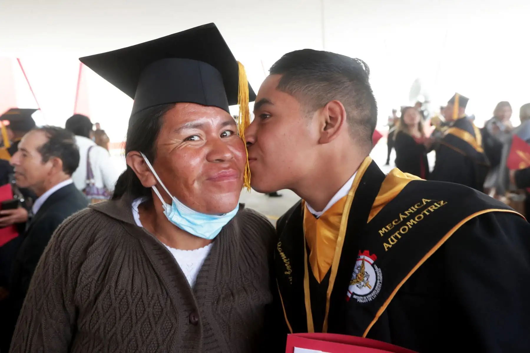 Un total de 135 jóvenes que hicieron el Servicio Militar Voluntario se graduaron como profesionales técnicos de la IX Promoción “Teniente Coronel EP Jesús Summer Romero Flores, del Instituto de Educación Superior Tecnológico Público de las Fuerzas Armadas (IESTPFFAA), entidad adscrita del Ministerio de Defensa.
Foto: Mindef