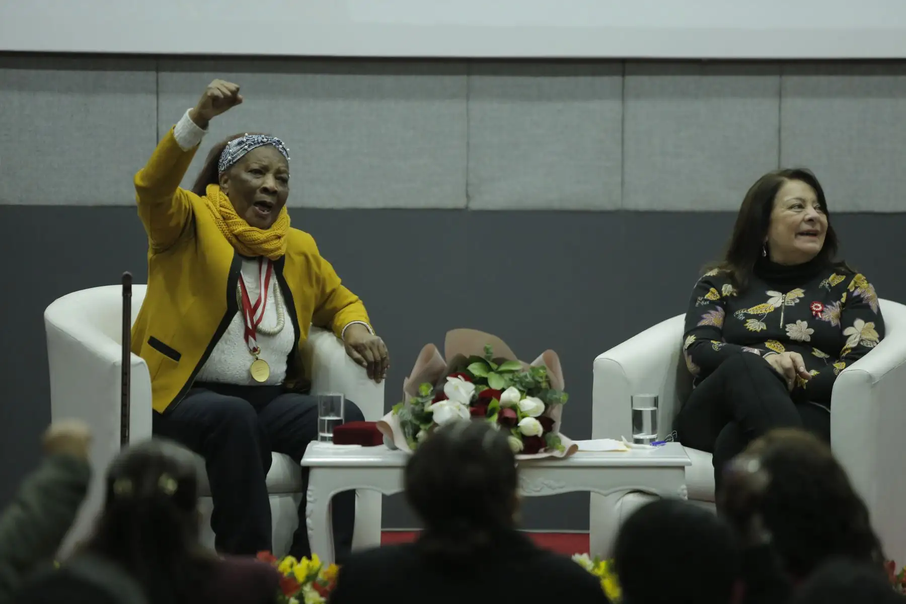 Delia Zamudio es una reconocida activista por los derechos humanos de las mujeres afroperuanas y de las trabajadoras y trabajadores. También una activa dirigenta barrial y sindical. En 1975 fue elegida como Secretaria General de la Confederación General de Trabajadores del Perú (CGTP) siendo la primera mujer en ocupar ese cargo. Sensible a la violencia de género, convirtió su hogar en Casa refugio para mujeres y niñas víctimas de violencia física y sexual. 
Foto: ANDINA/MIMP