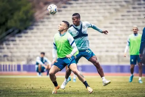 Pedro Aquino buscará neutralizar a Karim Benzema, del Real Madrid.