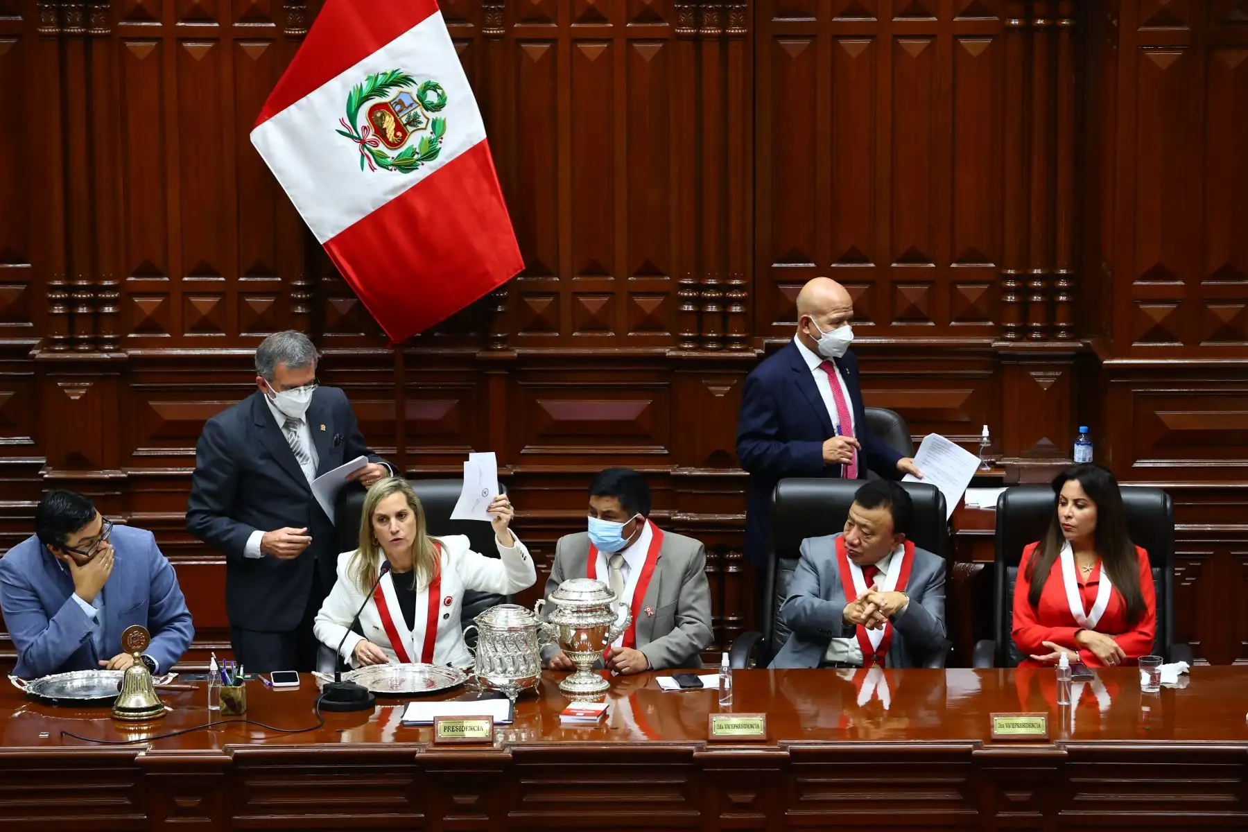 Pleno del Congreso realiza el conteo de votos para la  elección de la nueva Mesa Directiva del Congreso de la República para el periodo 2022-2023. Foto: ANDINA/ Andrés Valle