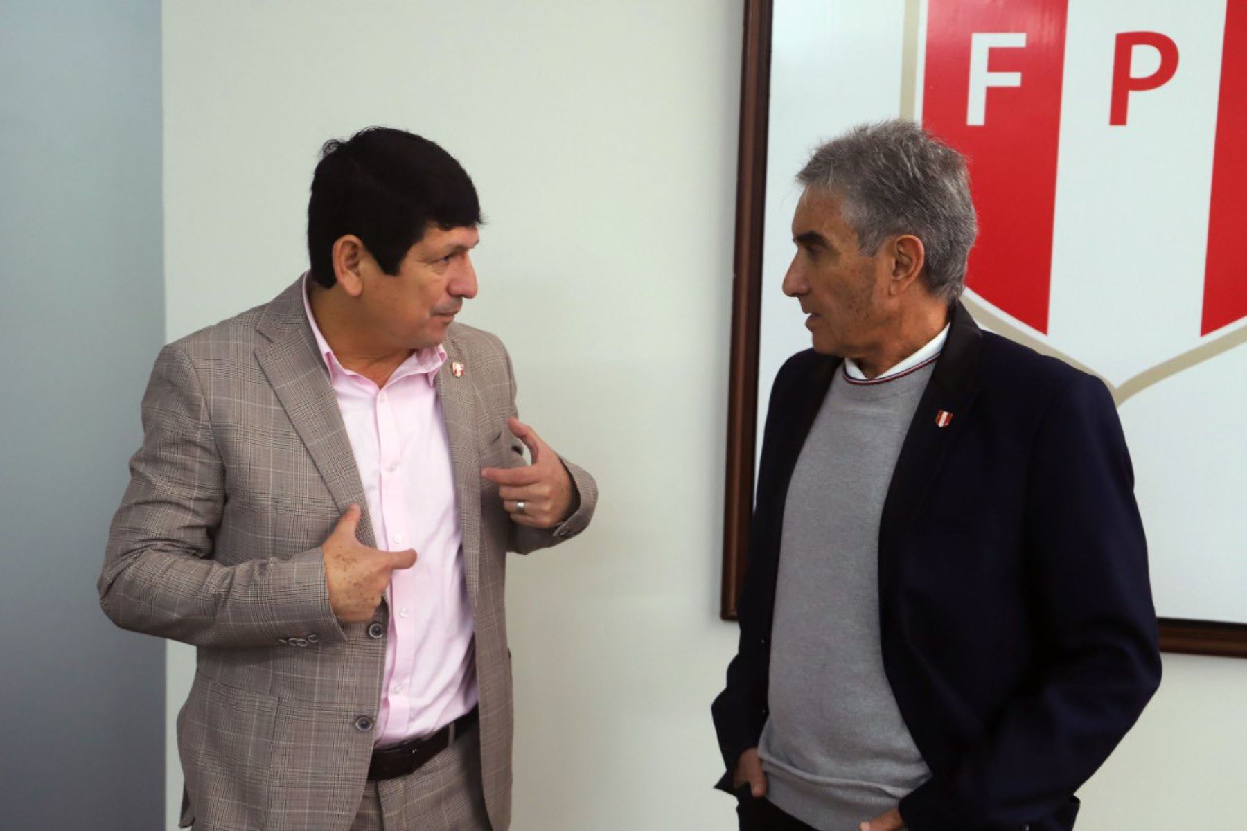 Juan Carlos Oblitas seguirá en la Federación Peruana de Fútbol