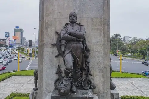 Monumento a Miguel Grau Seminario
