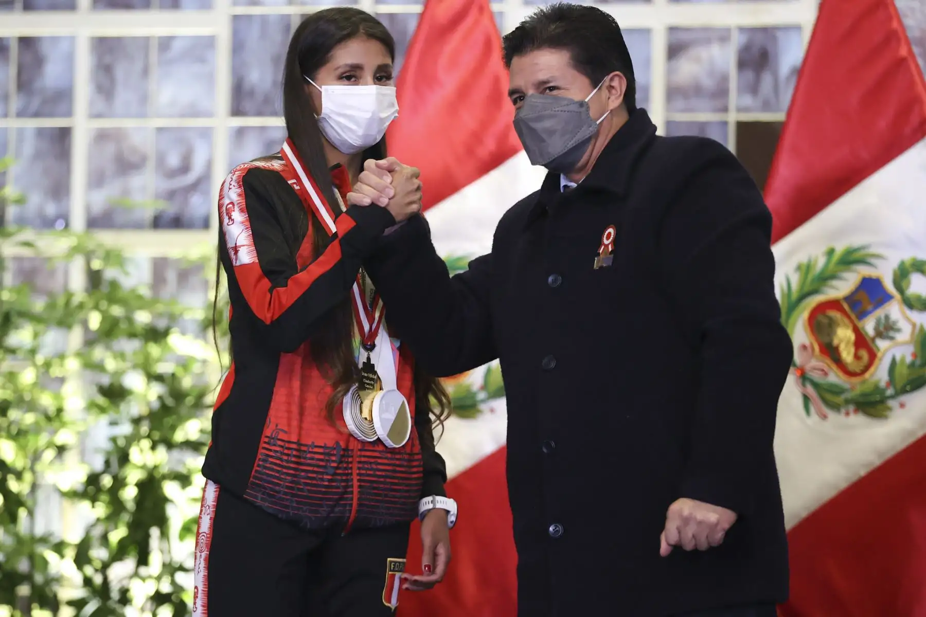 Presidente de la República, Pedro Castillo, reconoce a la atleta Kimberly García por haber obtenido dos medallas de oro en el mundial de atletismo.
Foto: ANDINA/Prensa Presidencia
