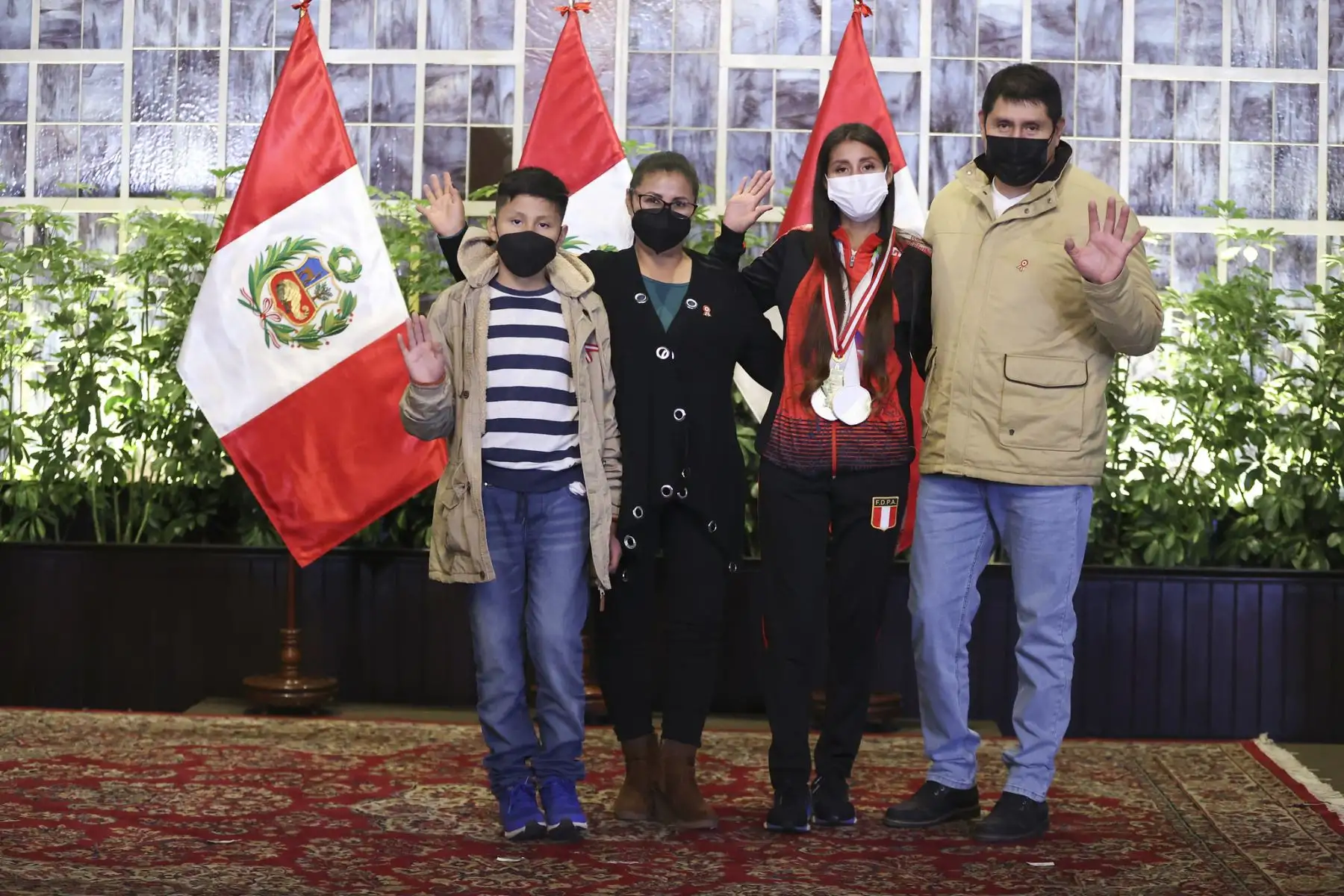 Presidente de la República, Pedro Castillo, reconoce a la atleta Kimberly García por haber obtenido dos medallas de oro en el mundial de atletismo.
Foto: ANDINA/Prensa Presidencia