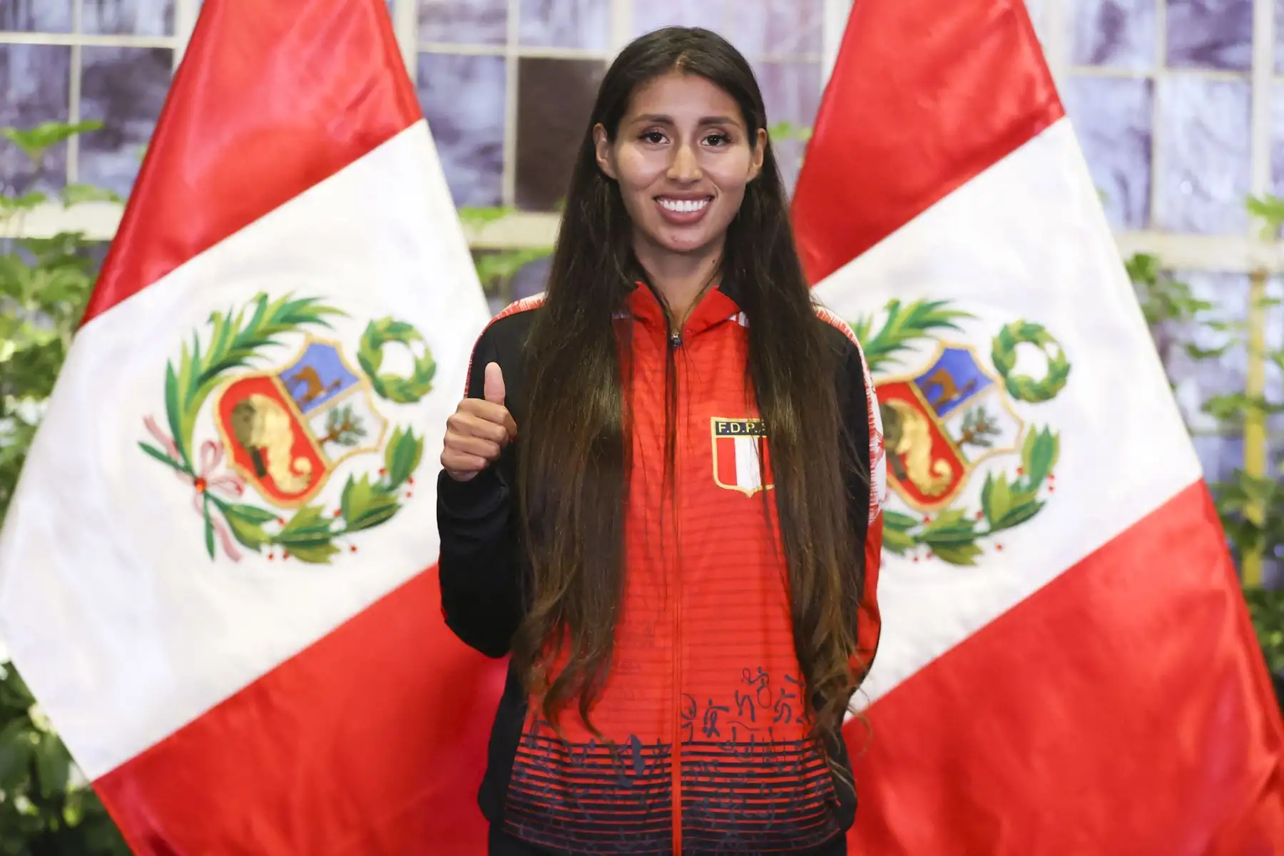 Presidente de la República, Pedro Castillo, reconoce a la atleta Kimberly García por haber obtenido dos medallas de oro en el mundial de atletismo.
Foto: ANDINA/Prensa Presidencia