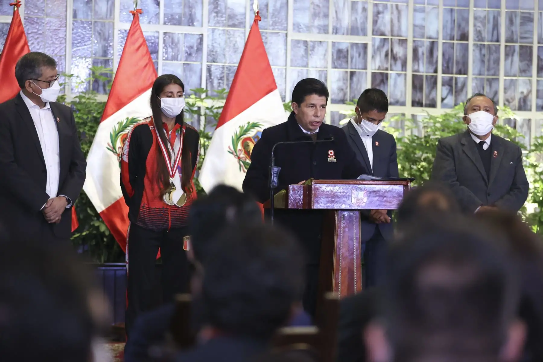 Presidente de la República, Pedro Castillo, reconoce a la atleta Kimberly García por haber obtenido dos medallas de oro en el mundial de atletismo.
Foto: ANDINA/Prensa Presidencia