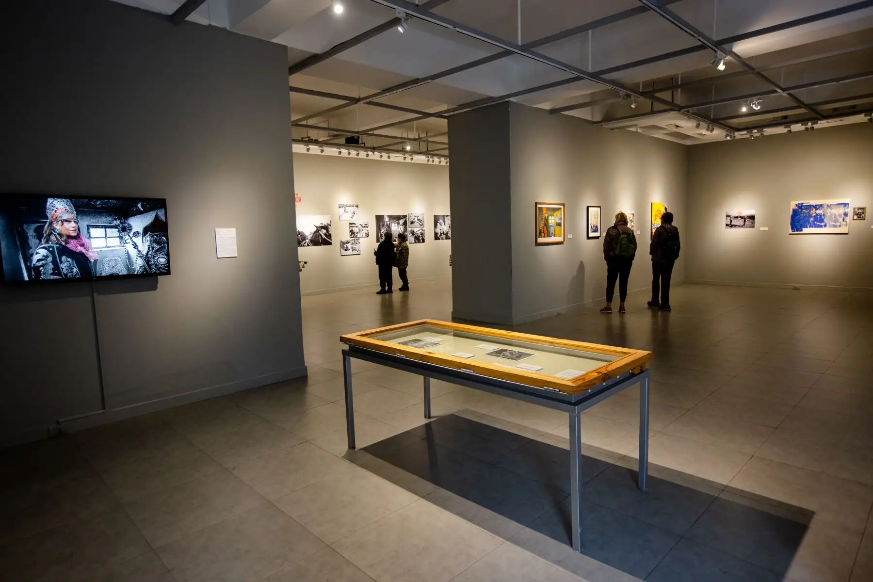 La artista audiovisual Malú Cabellos presenta la muestra fotográfica “Inka”, sobre la tradición teatralizada de la captura y muerte de del inca Atahualpa. A partir de las imágenes, 10 artistas reflexionan sobre memoria, mestizaje e identidad mediante diversas técnicas artísticas.
Foto: Malú Cabellos