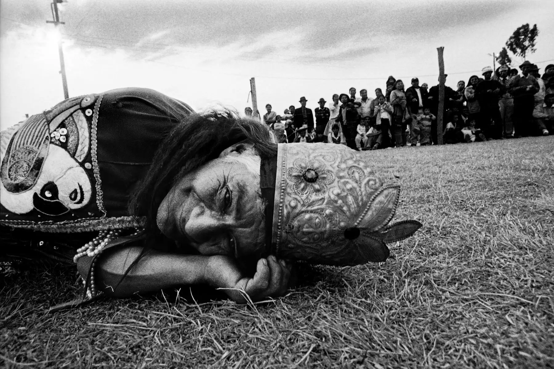 La artista audiovisual Malú Cabellos presenta la muestra fotográfica “Inka”, sobre la tradición teatralizada de la captura y muerte de del inca Atahualpa. A partir de las imágenes, 10 artistas reflexionan sobre memoria, mestizaje e identidad mediante diversas técnicas artísticas.
Foto: Malú Cabellos