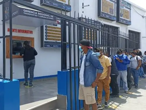 Autoridades suspendieron la atención presencial en la Gerencia de Transportes de La Libertad por brote de casos covid-19 entre sus trabajadores.