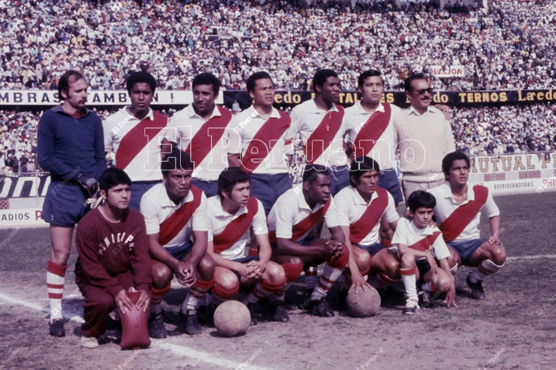 Lima - Década 1970 / Eladio Reyes, Roberto "Titín" Drago y Hugo Sotil en la formación del Club Deportivo Municipal de los años 70. Foto: Archivo Histórico de El Peruano
