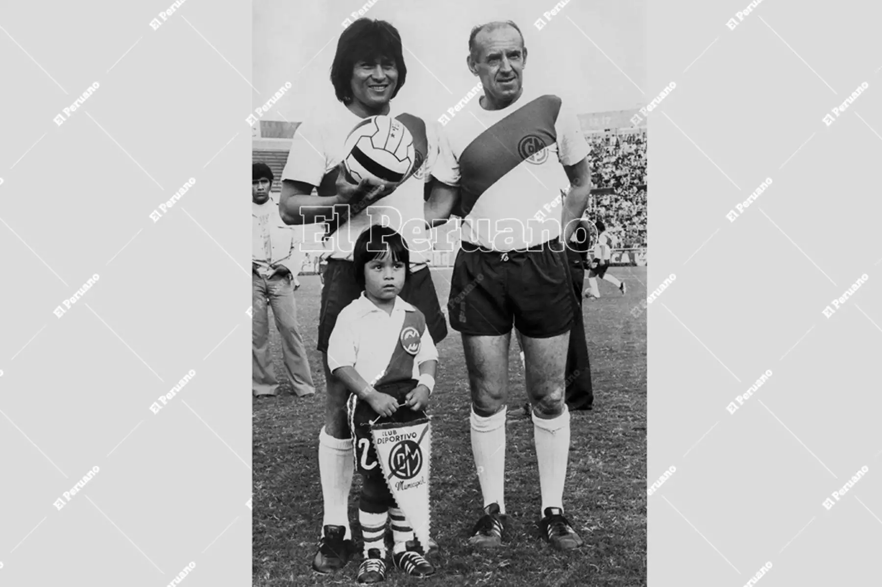 Lima - julio 1976 / Hugo Sotil y Roberto "Tito" Drago, futbolistas referentes del Club Deportivo Municipal. Foto: Archivo Histórico de El Peruano
