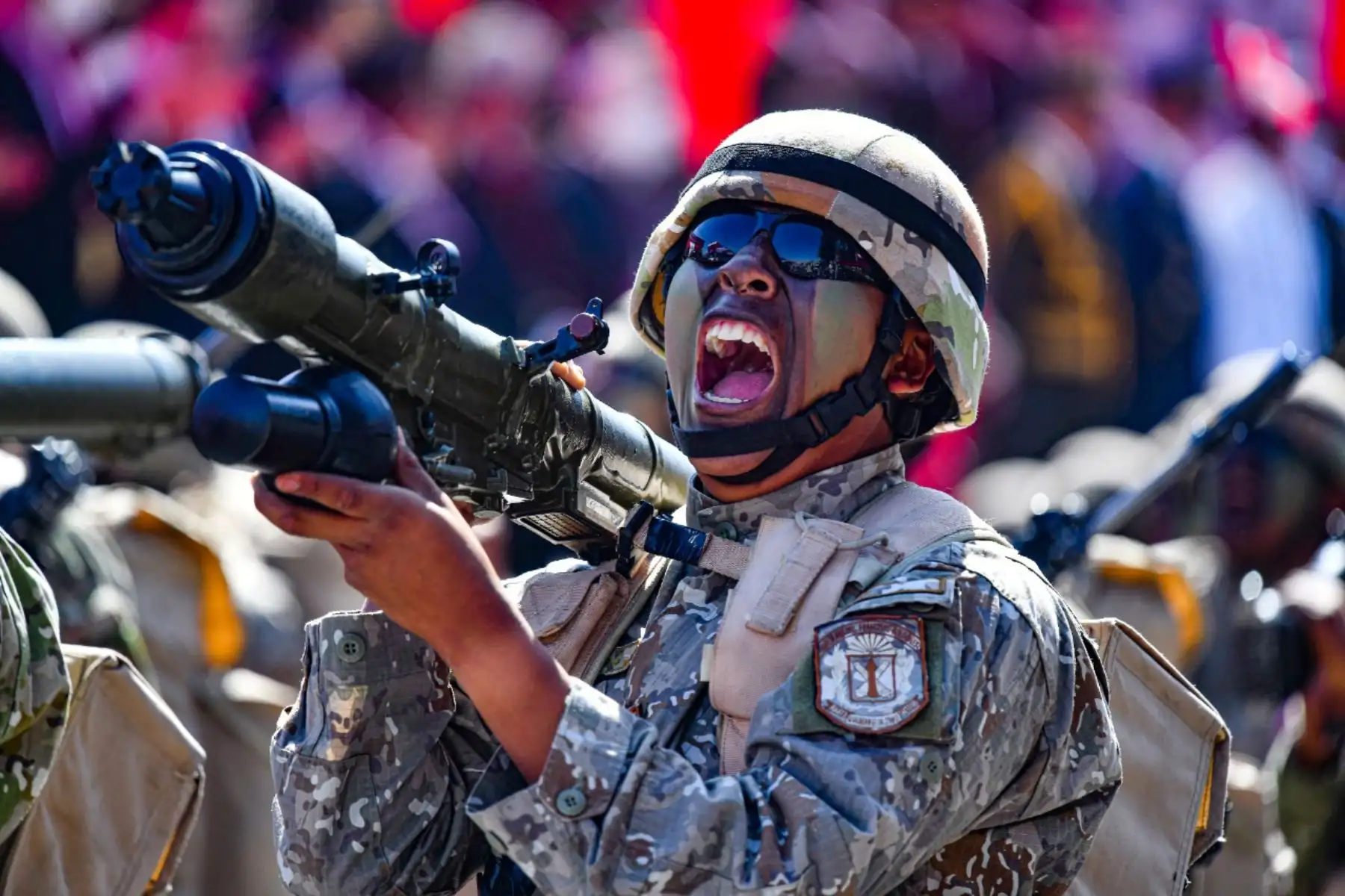 Parada y desfile militar se realizó en Arequipa después de dos años de ser suspendida por la pandemia de la covid-19. La población arequipeña llegó hasta la avenida Independencia para participar de la actividad castrense que fue organizada por la III División de Ejército con motivo de las Fiestas Patrias. Foto: Cortesía/ Diego Ramos