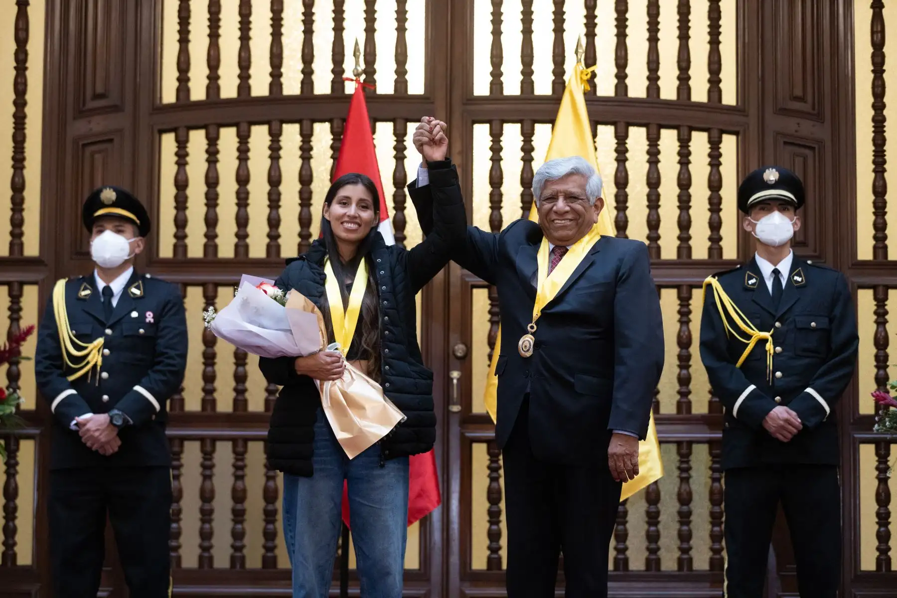 La Municipalidad de Lima realizó una ceremonia de reconocimiento a Kimberly García, quien recibe la medalla de Lima por su trayectoria. La destacada atleta es ganadora de 2 medallas de oro en el Mundial de Atletismo en Oregón 2022. Foto: MuniLima