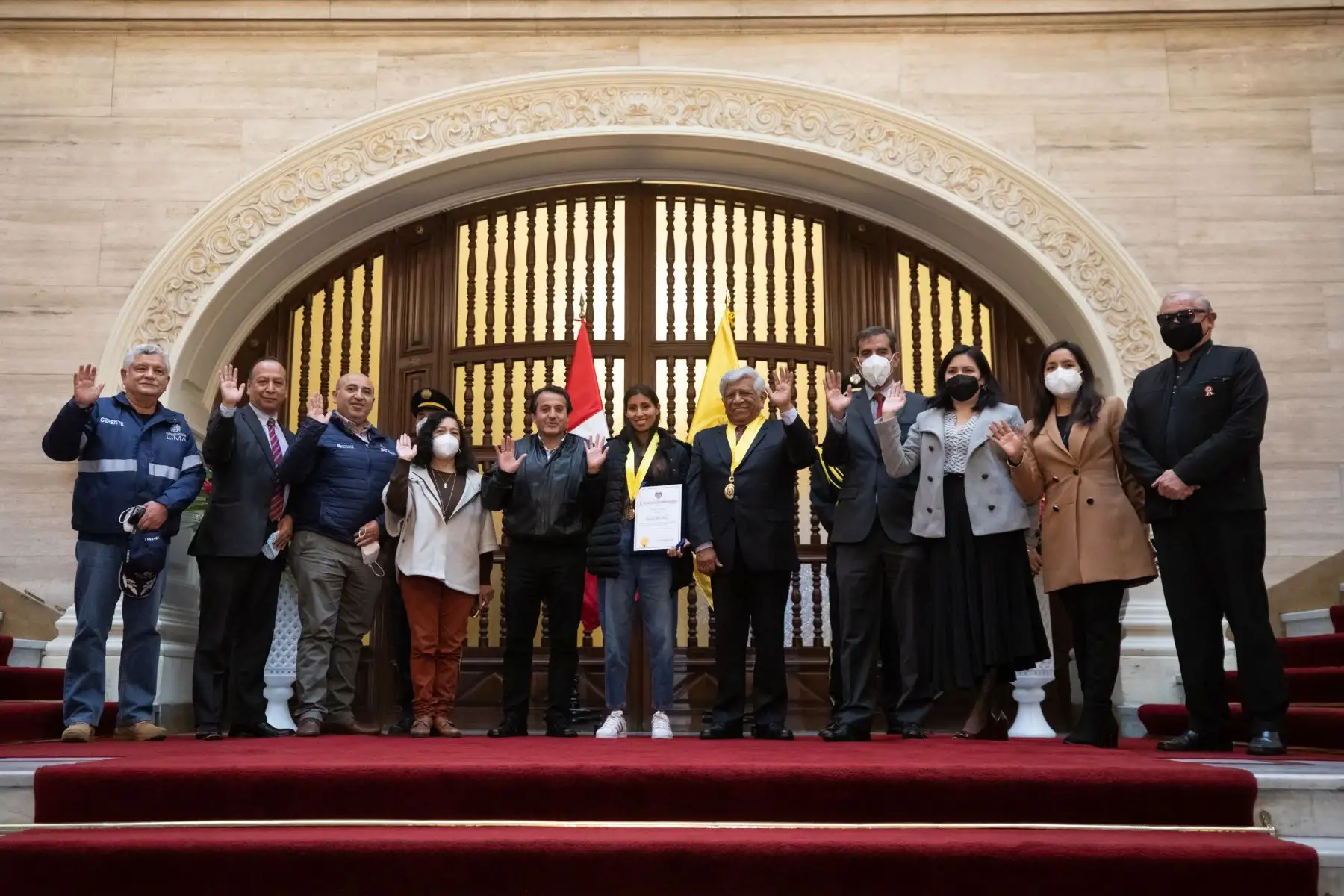 La Municipalidad de Lima realizó una ceremonia de reconocimiento a Kimberly García, quien recibe la medalla de Lima por su trayectoria. La destacada atleta es ganadora de 2 medallas de oro en el Mundial de Atletismo en Oregón 2022. Foto: MuniLima