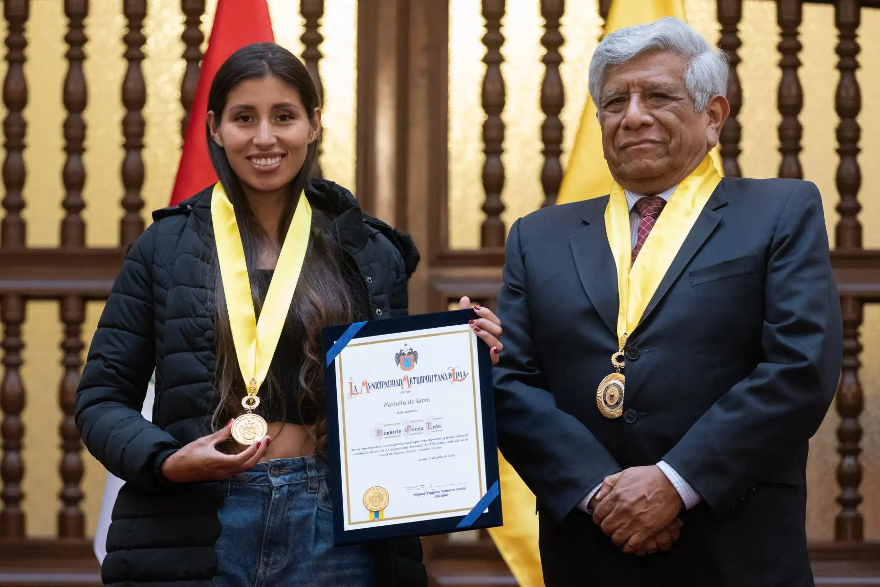 La Municipalidad de Lima realizó una ceremonia de reconocimiento a Kimberly García, quien recibe la medalla de Lima por su trayectoria. La destacada atleta es ganadora de 2 medallas de oro en el Mundial de Atletismo en Oregón 2022. Foto: MuniLima