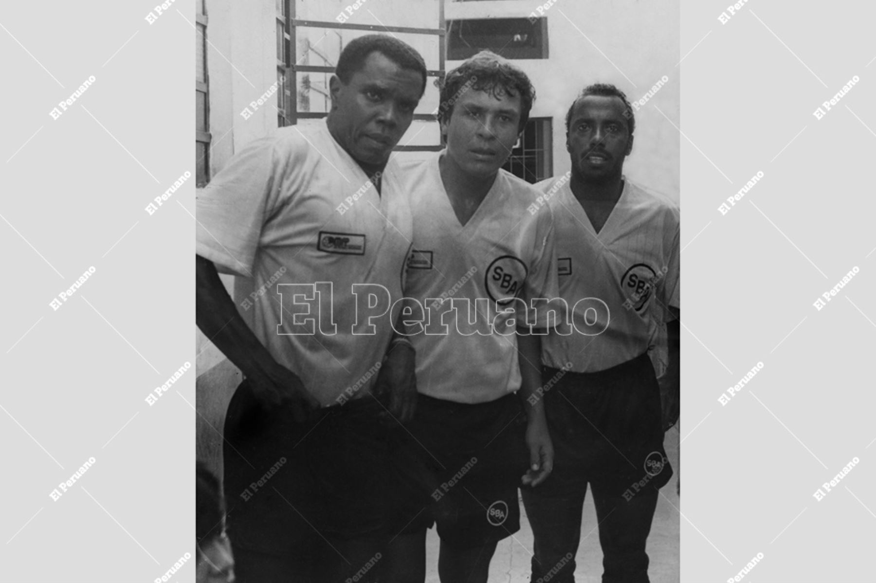 Lima - 1990 / Ramón Anchissi flanqueado por los brasileños Claudio Adao y Carlos Henrique Paris de destacada actuación en el campeonato de 1990 donde Sport Boys  logró el título del Torneo Apertura. Foto: Archivo Histórico de El Peruano