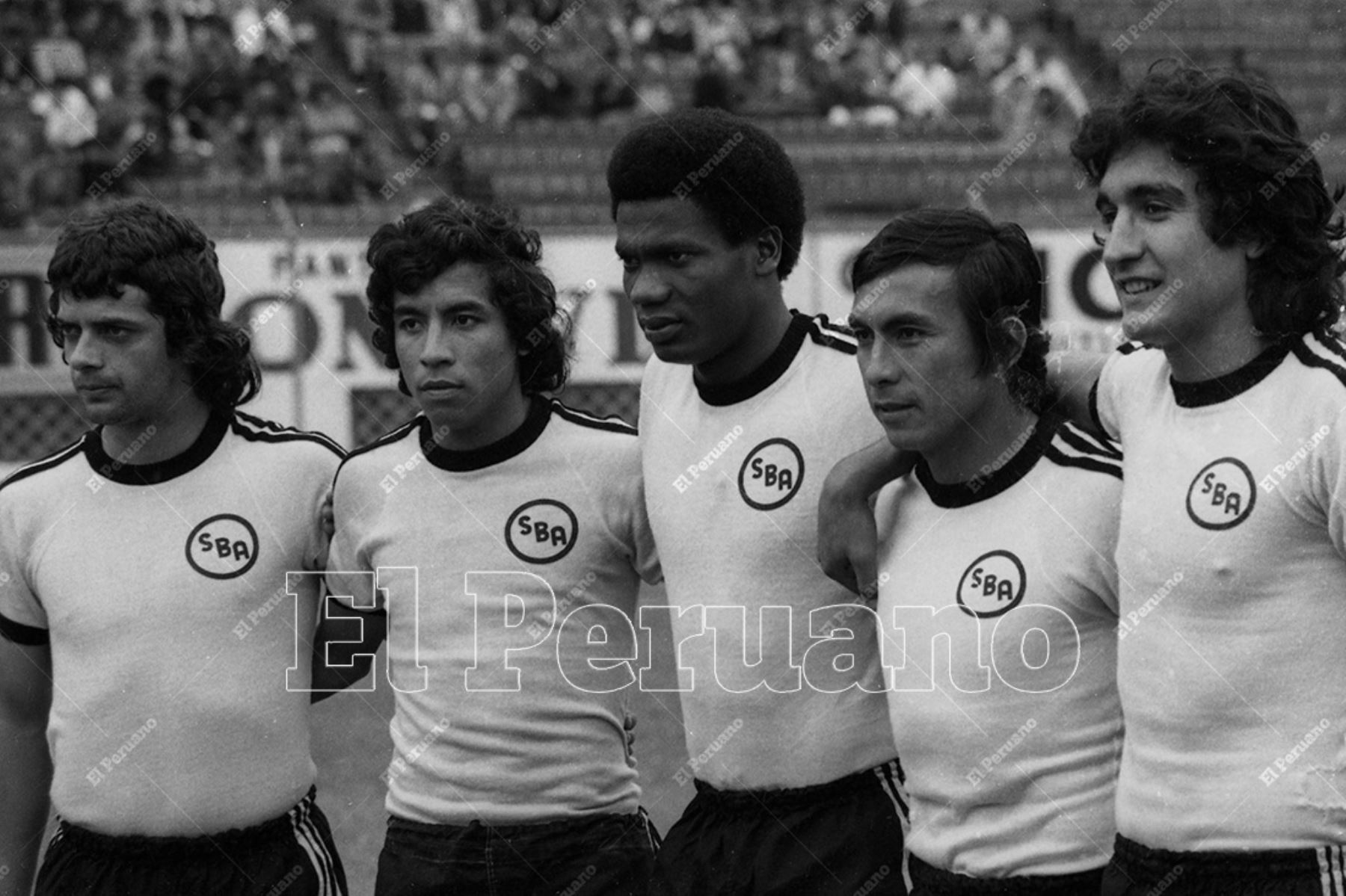 Lima - 22 agosto 1976 / Guillermo La Rosa y Ernesto Labarthe en la formación del Boys que obtuvo el subcampeonato nacional. Foto: Archivo Histórico de El Peruano / Raúl Sagástegui