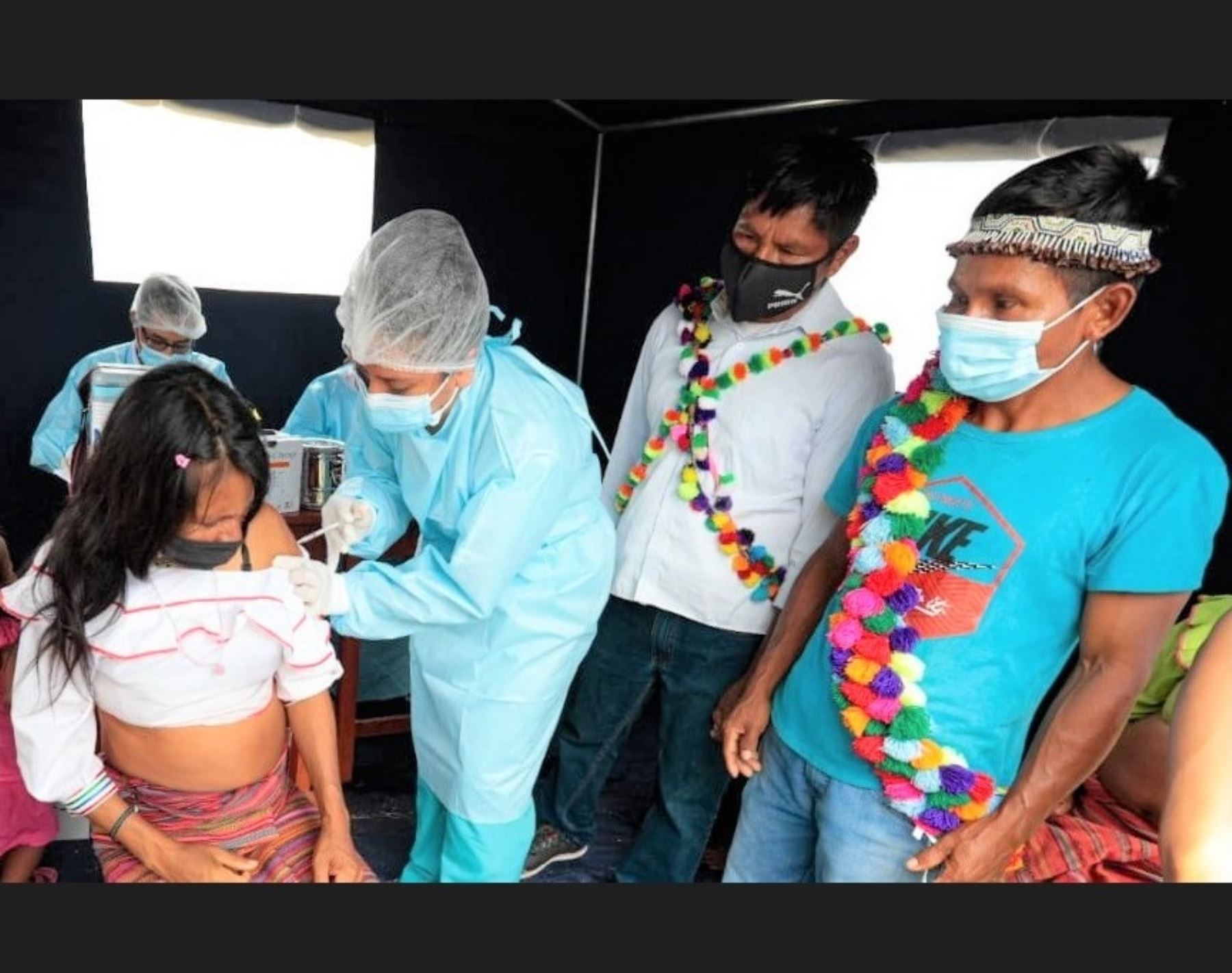 Ministerio de Salud pone en marcha en Junín plan de vacunación para prevenir la rabia silvestre en comunidades indígenas de esa región.