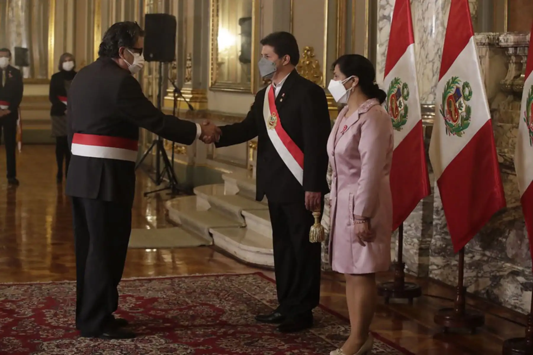 Presidente de la República, Pedro Castillo Terrones, recibe saludo de los ministros de Estado, con motivo del 201° Aniversario Patrio. Foto: ANDINA/Prensa Presidencia