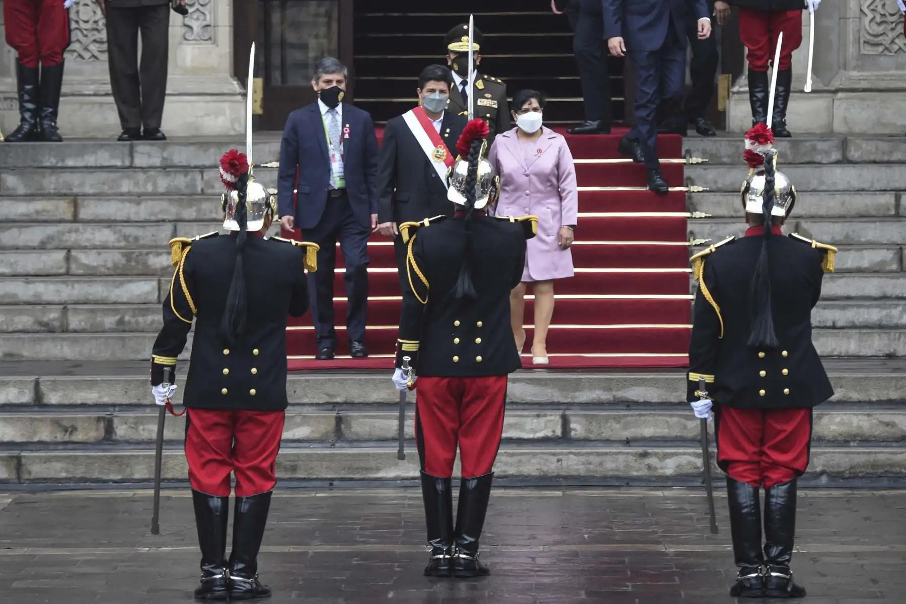 El presidente Pedro Castillo, en los exteriores de Palacio de Gobierno camino a la misa Te Deum durante el Día de la Independencia de Perú en Lima. Foto: AFP