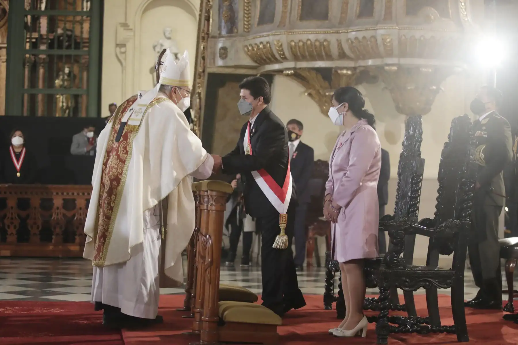 Presidente de la República, Pedro Castillo Terrones, y la primera Dama de la Nación, Lilia Paredes, participan en  la Misa y Te Deum.
Foto: ANDINA/Prensa Presidencia