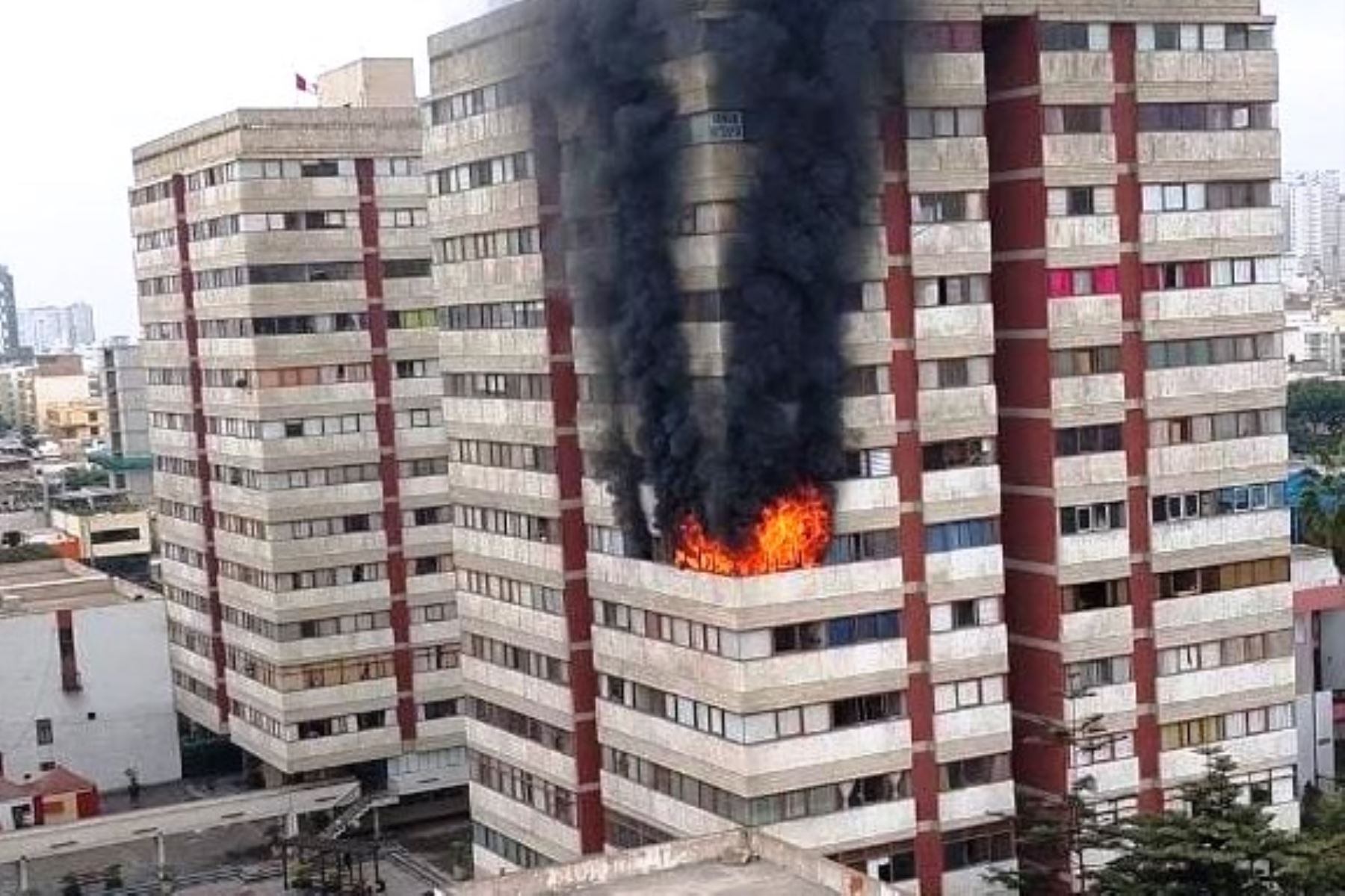 Incendio afecta edificio residencial en Jesús María. Foto: ANDINA/Difusión.