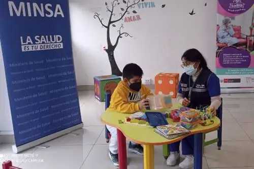 Del total de casos atendidos, el 30.1 % (228,281) corresponden a niñas, niños y adolescentes. ANDINA/ Minsa