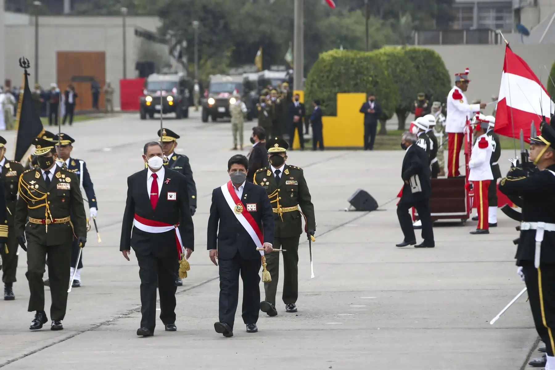 Honores al presidente de la República, Pedro Castillo, a su llegada la Gran Parada y Desfile Militar en el Cuartel General del Ejército, como parte de los actos conmemorativos por el 201 aniversario de la Independencia del Perú. Foto: ANDINA/Carla Patiño