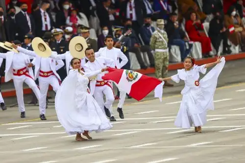 La marinera norteña y la diablada puneña se robaron el show los primeros minutos de la Gran Parada y Desfile Militar 2022. Foto: ANDINA/Andrés Valle.