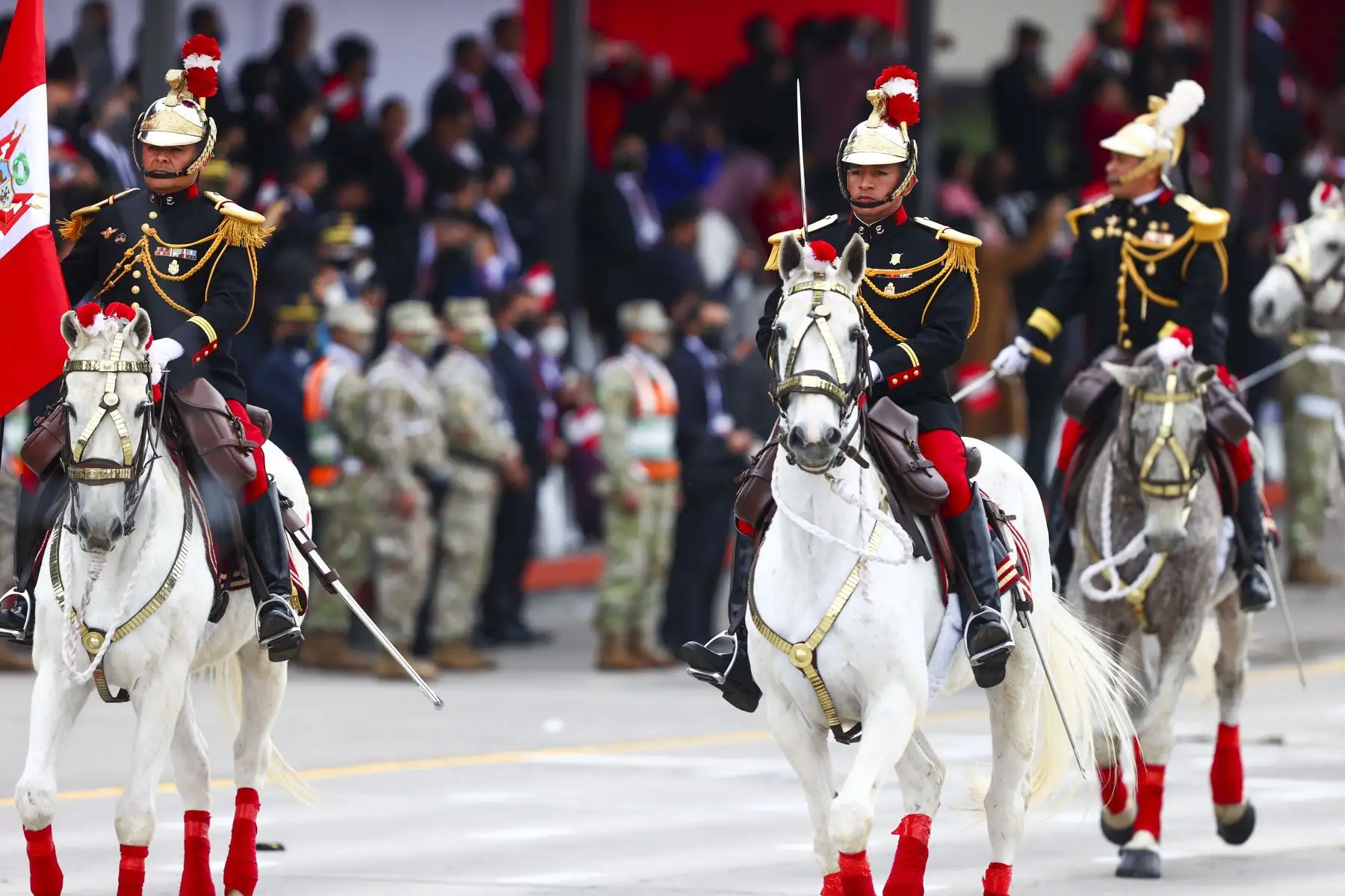 Unidades de Caballería, Farandola del Ejército del Perú, Policía Montada, Regimiento Domingo Nieto, Húsares de Junín, participan del desfile en el Cuartel General del Ejército, como parte de los actos conmemorativos por el 201 aniversario de la Independencia del Perú. Foto: ANDINA/ Andrés Valle