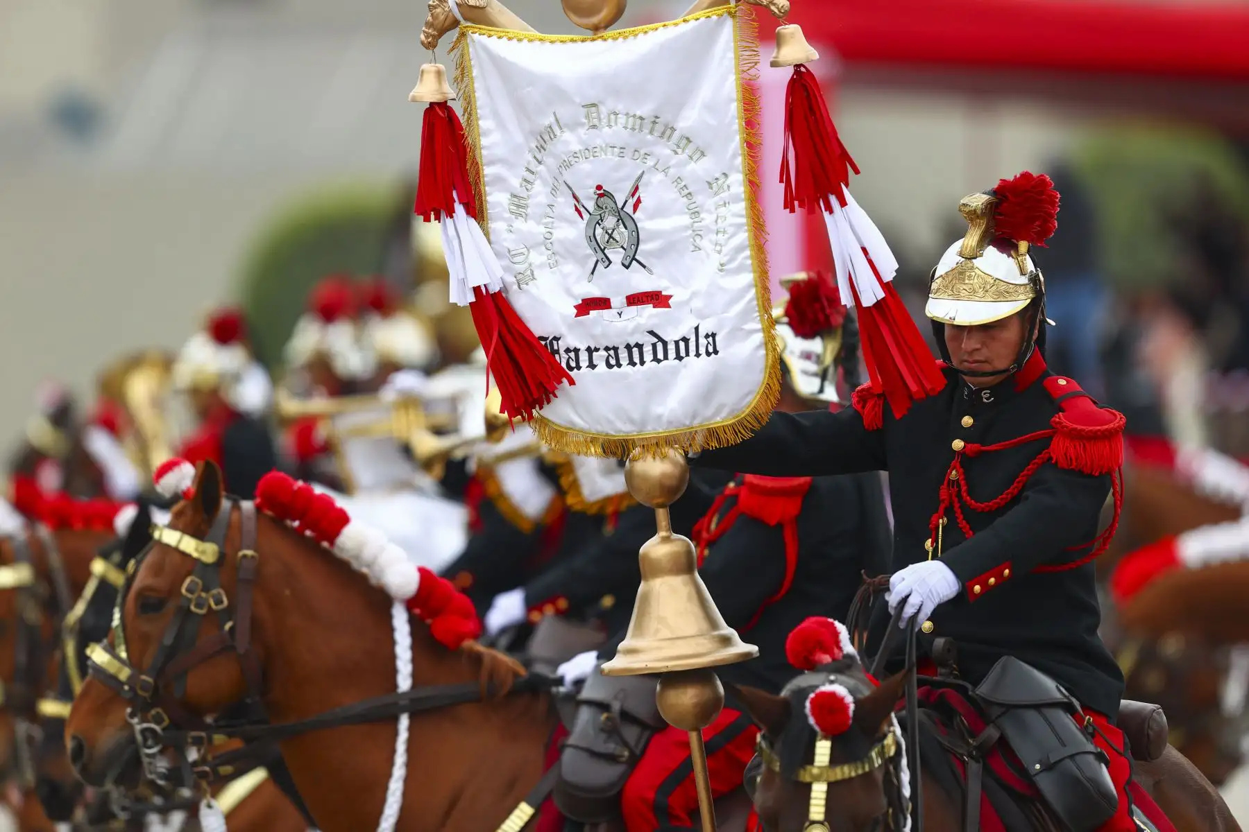 Unidades de Caballería, Farandola del Ejército del Perú, Policía Montada, Regimiento Domingo Nieto, Húsares de Junín, participan del desfile en el Cuartel General del Ejército, como parte de los actos conmemorativos por el 201 aniversario de la Independencia del Perú. Foto: ANDINA/ Andrés Valle