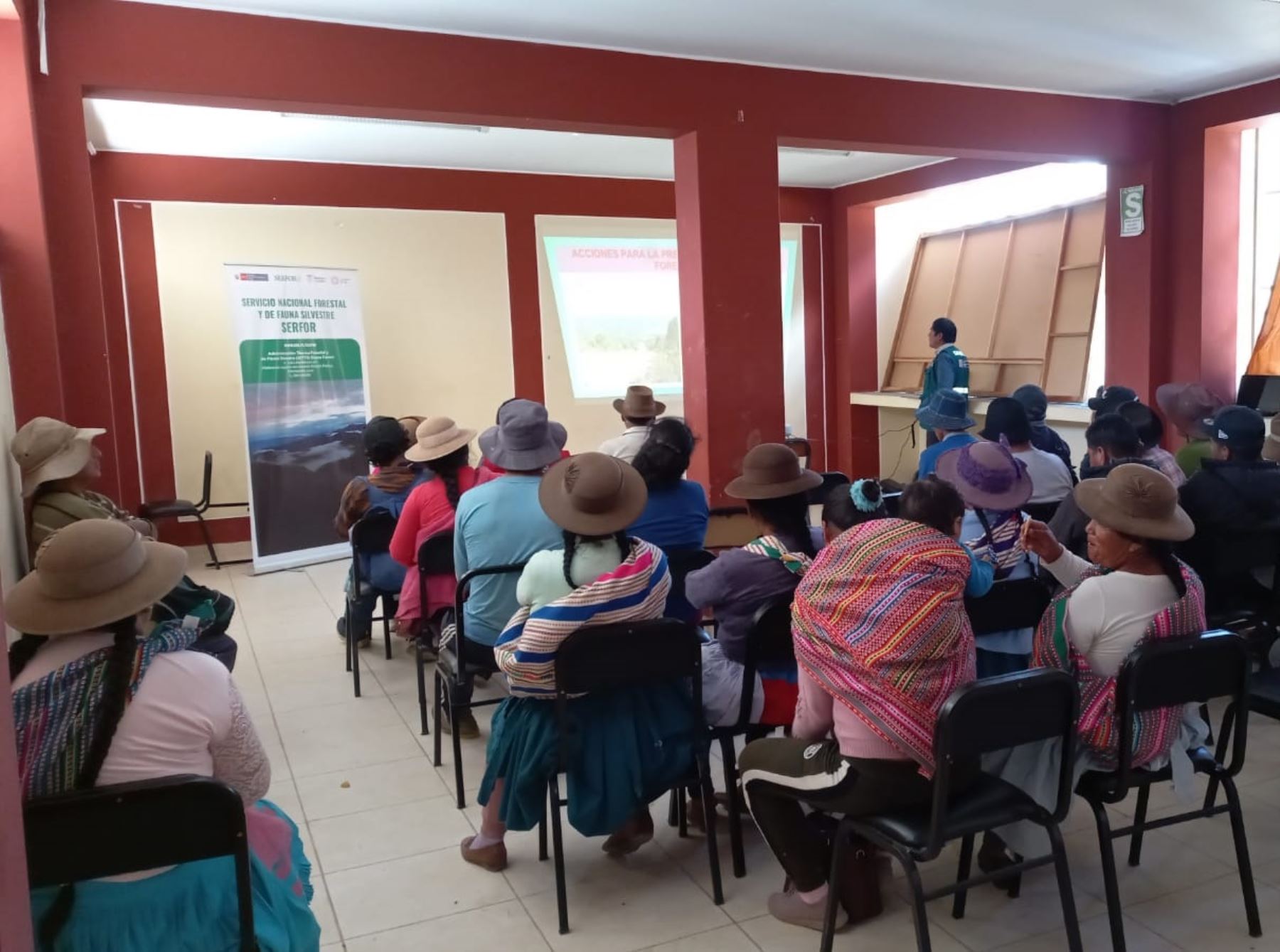 Más de 200 pobladores de comunidades campesinas de la provincia de Concepción, región Junín, aprenden sobre gestión forestal y de fauna silvestre. ANDINA/Difusión