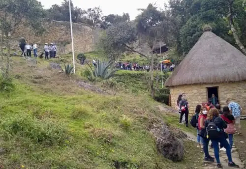Con el objetivo de fomentar una visita adecuada a la zona arqueológica monumental de Kuélap que garantice su sostenibilidad y la conservación de los atributos que sustentan su valor universal excepcional en beneficio de las  presentes y futuras generaciones, el Ministerio de Cultura elaboró un protocolo de uso social que establece pautas de cumplimiento obligatorio. ANDINA/Difusión