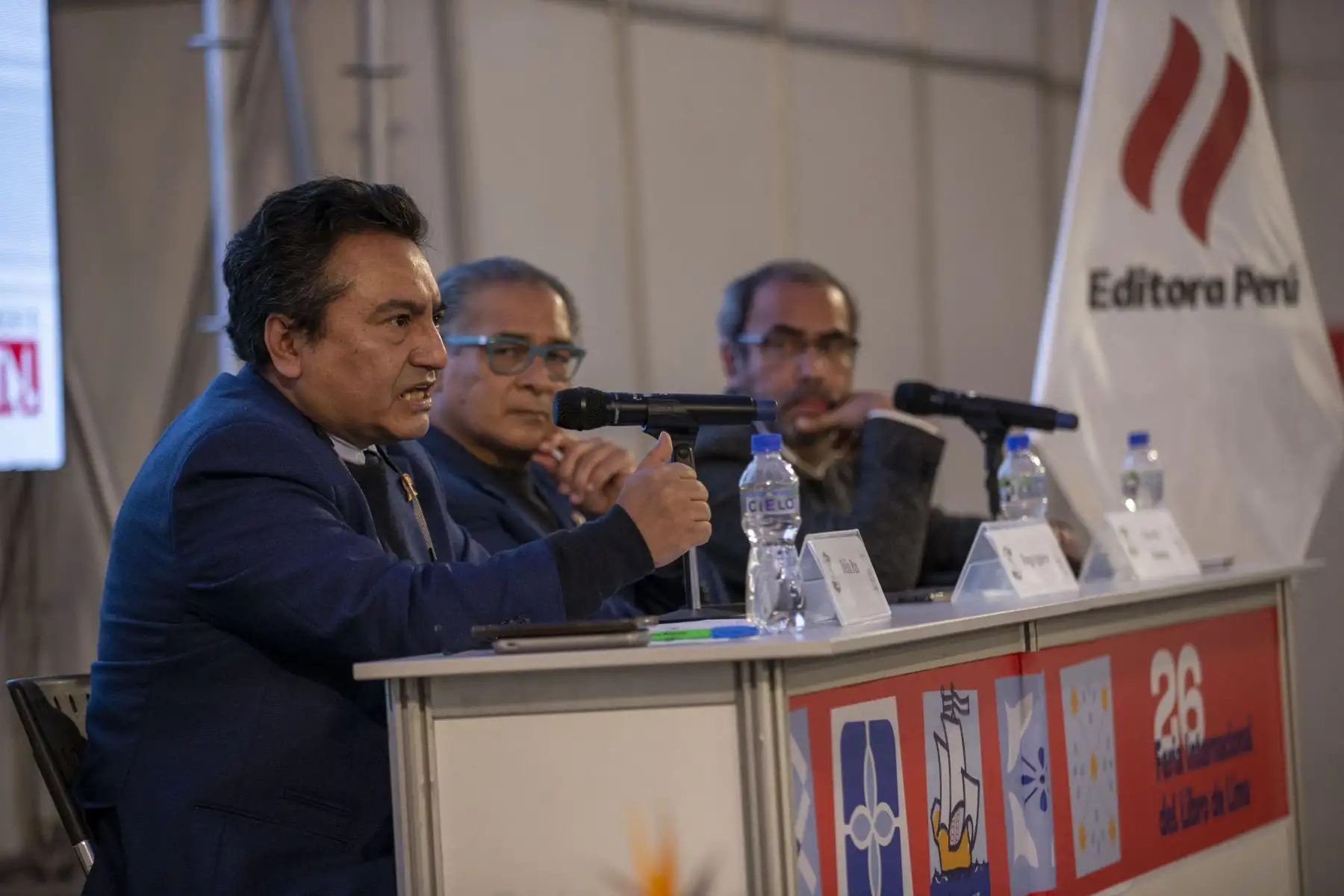 Conversatorio en la Feria del Libro: Diario oficial El Peruano, una mirada al Bicentenario. Participan Félix Paz, Hugo Aguirre, Ricardo Montero. Foto: ANDINA/ Carla Patiño