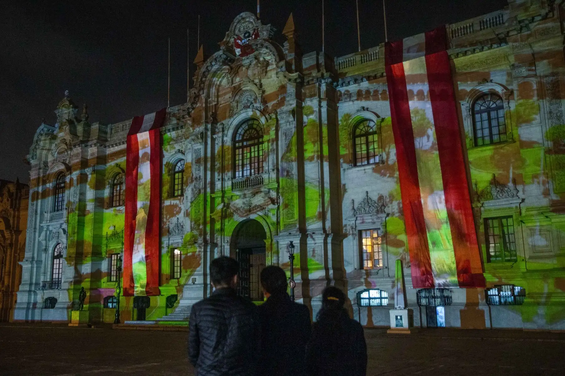 El presidente de la República, Pedro Castillo, participó de la proyección de "El Perú es sus regiones", una pieza audiovisual de los diferentes paisajes, tradiciones y escenarios de Perú, con el fin de difundir nuestra riqueza y diversidad. Foto: ANDINA/ Carla Patiño