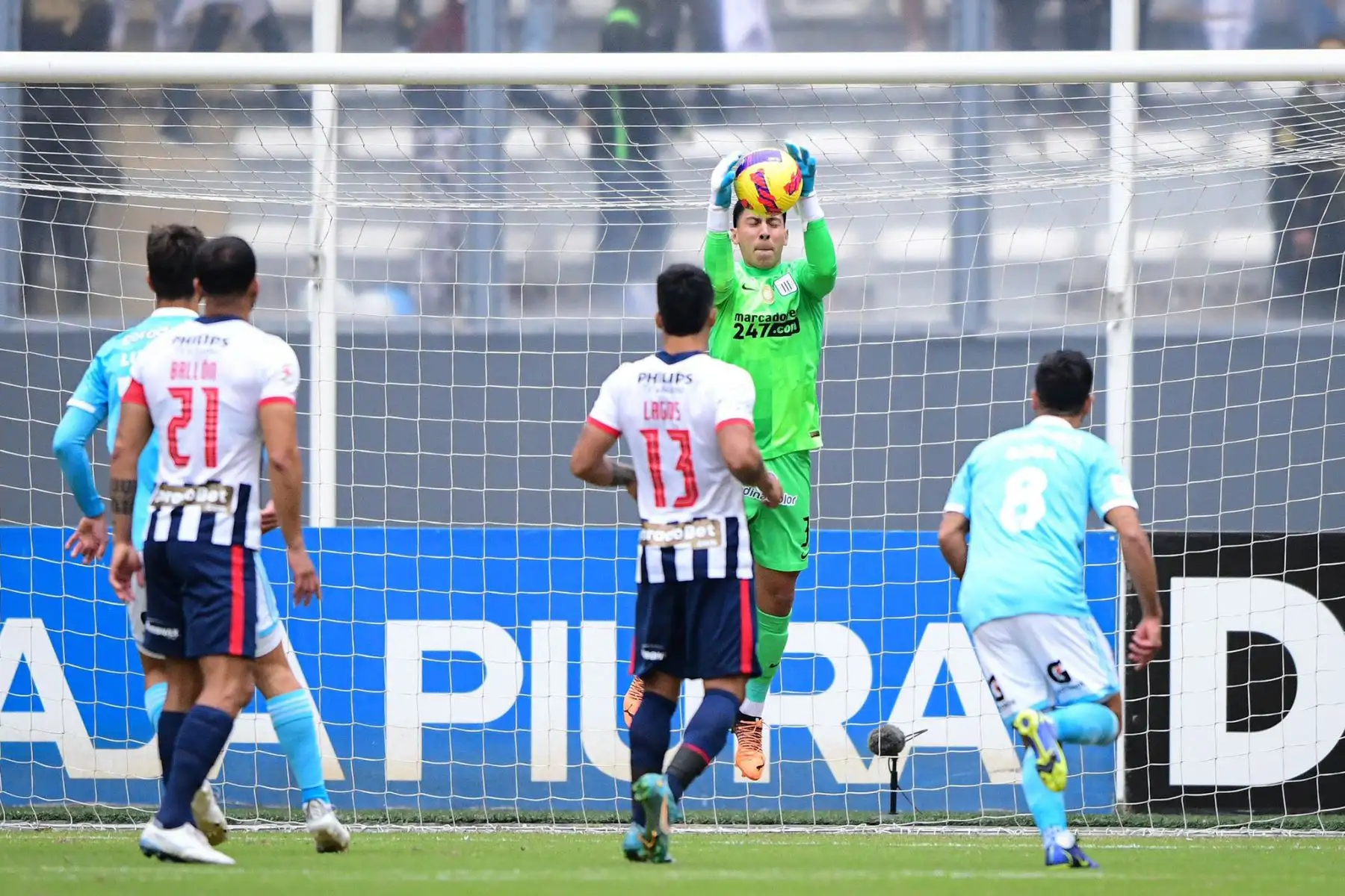 Alianza Lima enfrenta a Sporting Cristal por la quinta fecha del Torneo Clausura de la Liga 1, en el Estadio Nacional. Foto: Liga 1
