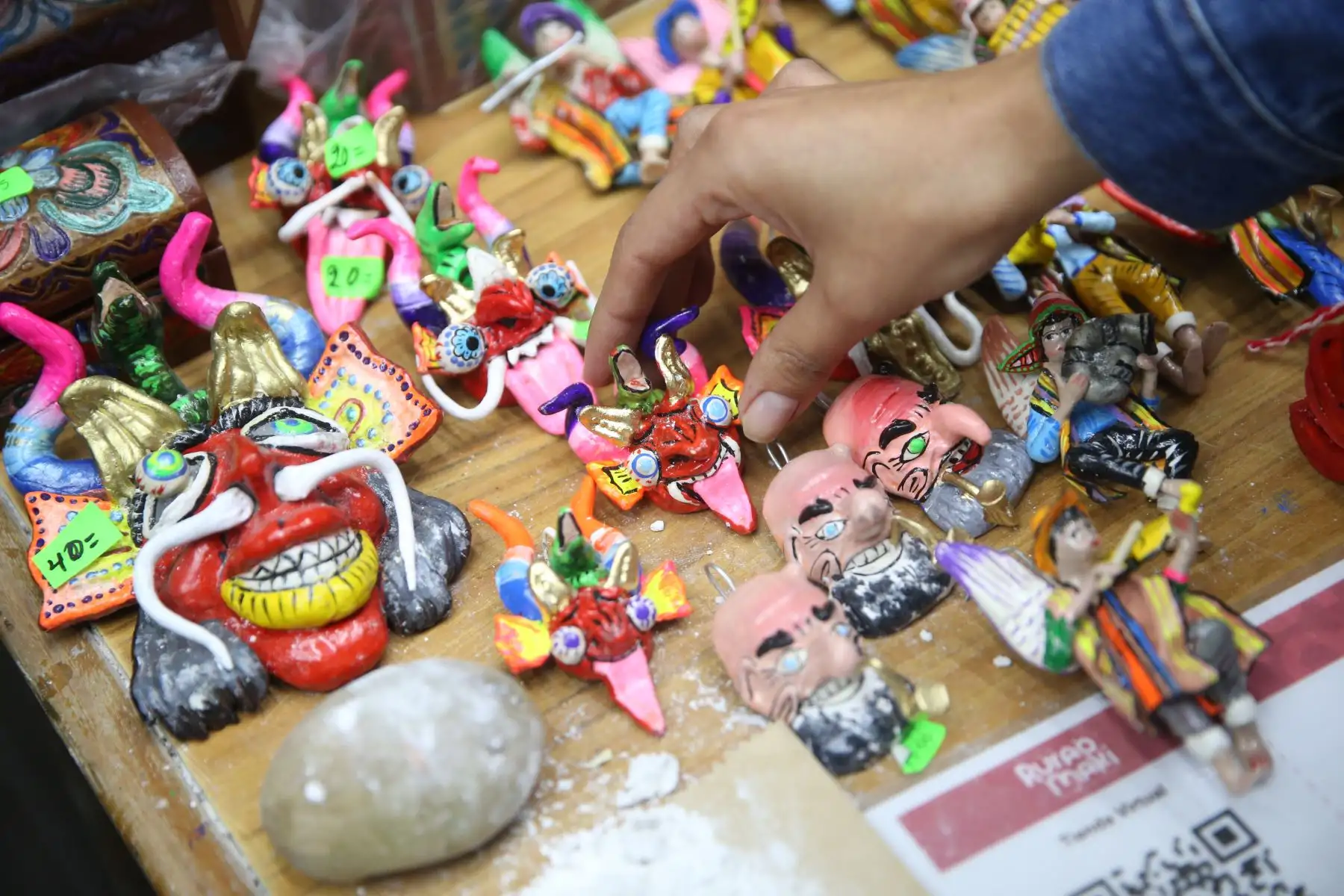 Fueron diez días de fiesta, que se vivieron en esta edición especial de ‘Ruraq maki, hecho a mano’, que llegó a los 15 años y contó con la participación de un total de 116 artesanos de distintas regiones que presentaron lo mejor de su arte, en la sede del Ministerio de Cultura. Foto: ANDINA/Carla Patiño