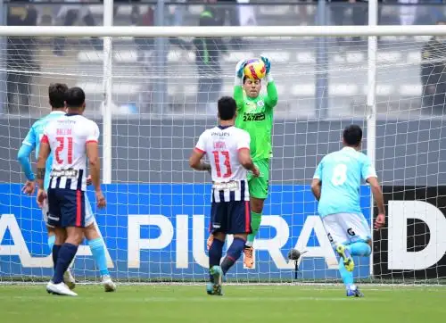 El arquero Franco Saravia fue el causante principal de que el partido entre Cristal y Alianza Lima culmine empatado a cero