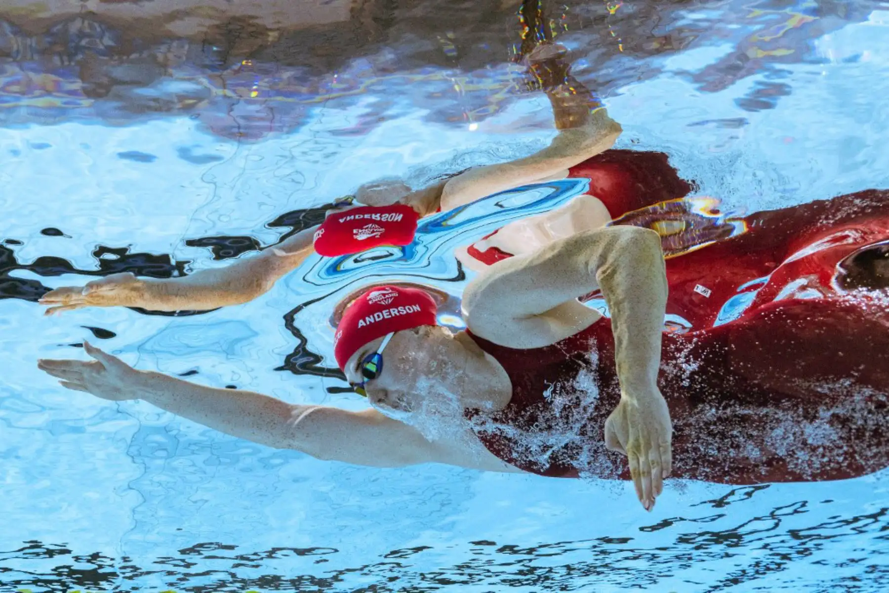 Freya Anderson, de Inglaterra, compite en el evento de natación de las series de 100 m estilo libre femenino en el Sandwell Aquatics Centre. Foto: AFP