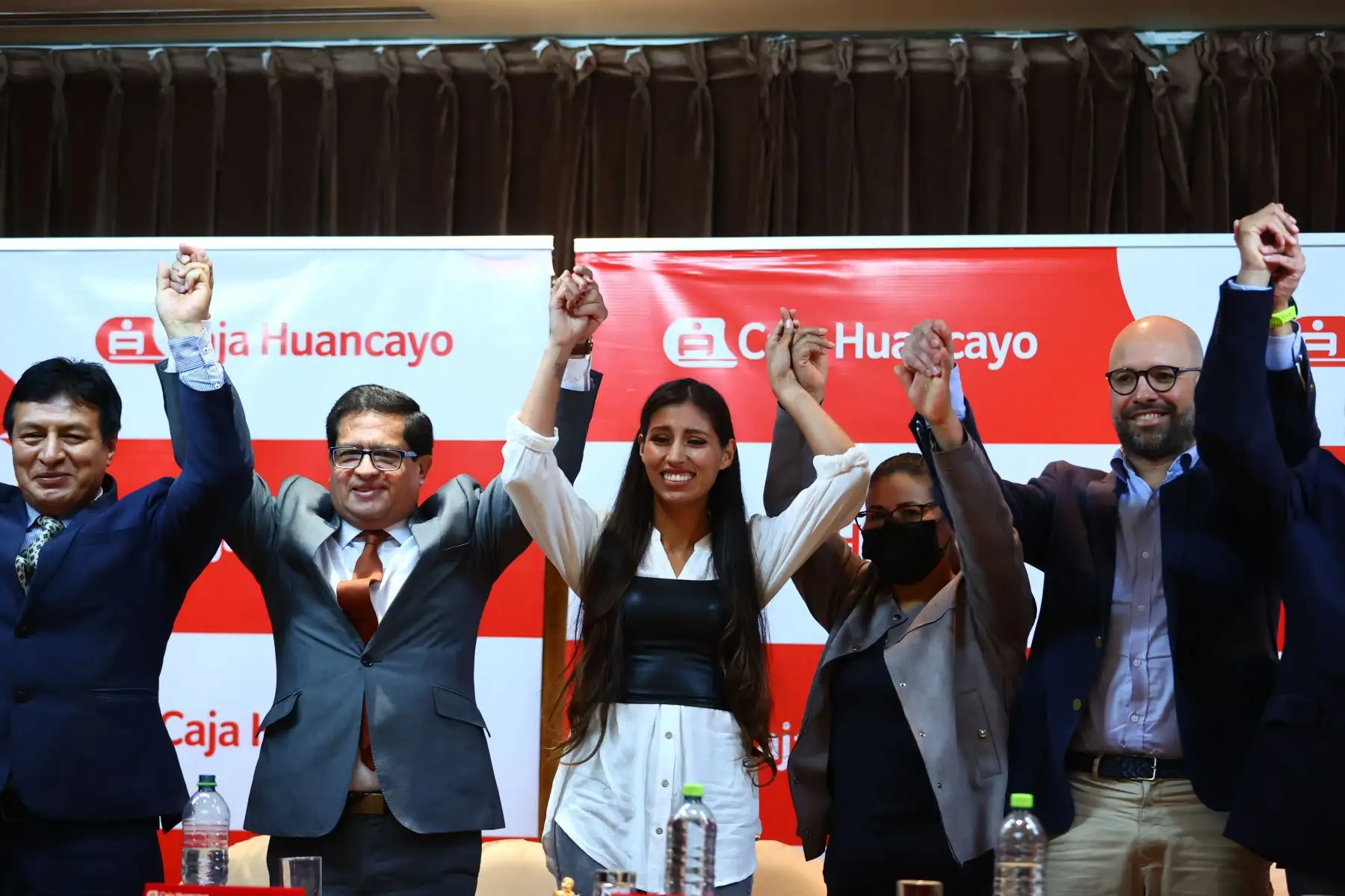 La caja Huancayo, premió a la atleta Kimberly García con un auto último modelo, premio que de le otorga por llevar en alto a nuestro país y hacer sentir orgullosos a todos los huancaínos, tierra que la vio nacer. Foto: ANDINA/ Andrés Valle