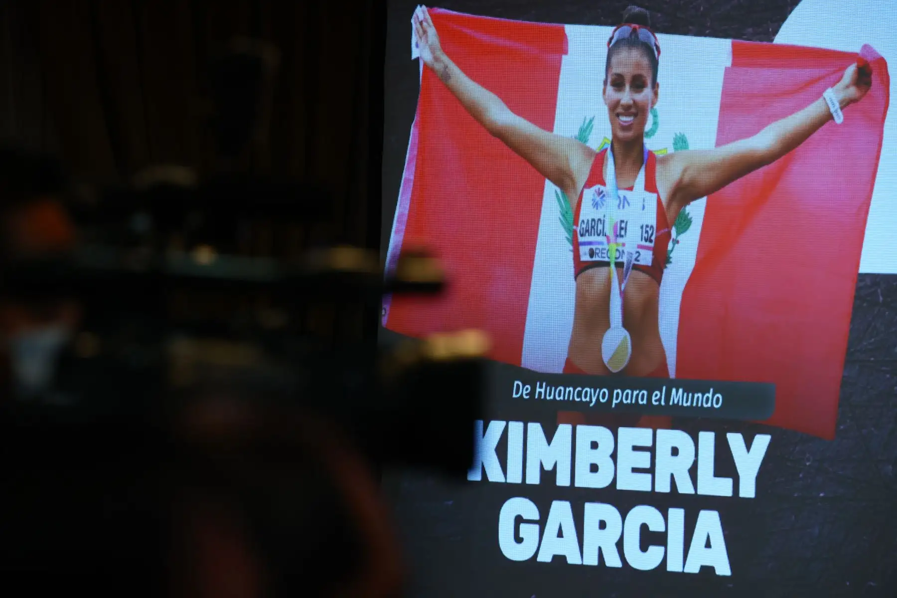 Cómo se sabe, García León ha sido reconocida como la mejor atleta peruano de la historia tras ganar dos medallas de oro en los 20 y 35 kilómetros, en marcha atlética, en el mundial de Atletismo Oregón 2022, y de ha convertido en la primera peruana en ganar dos medallas en la misma edición de un campeonato internacional. Foto: ANDINA/ Andrés Valle