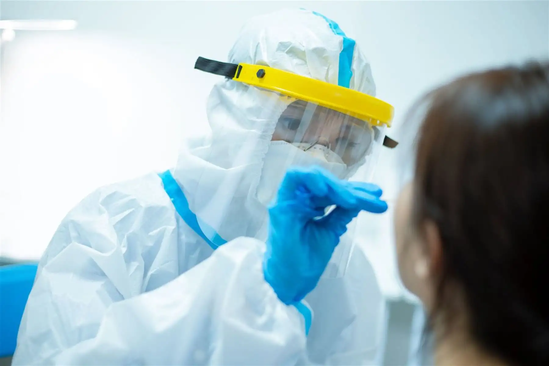 Ante la aparición de nuevas variantes de ómicron e incremento de casos, EsSalud exhorta a la población a vacunarse o completar su esquema de vacunación contra el covid-19 y considera que la vacuna es el mejor escudo de protección para evitar cuadros graves de la temida enfermedad que puede causar la muerte.
Foto: EsSalud